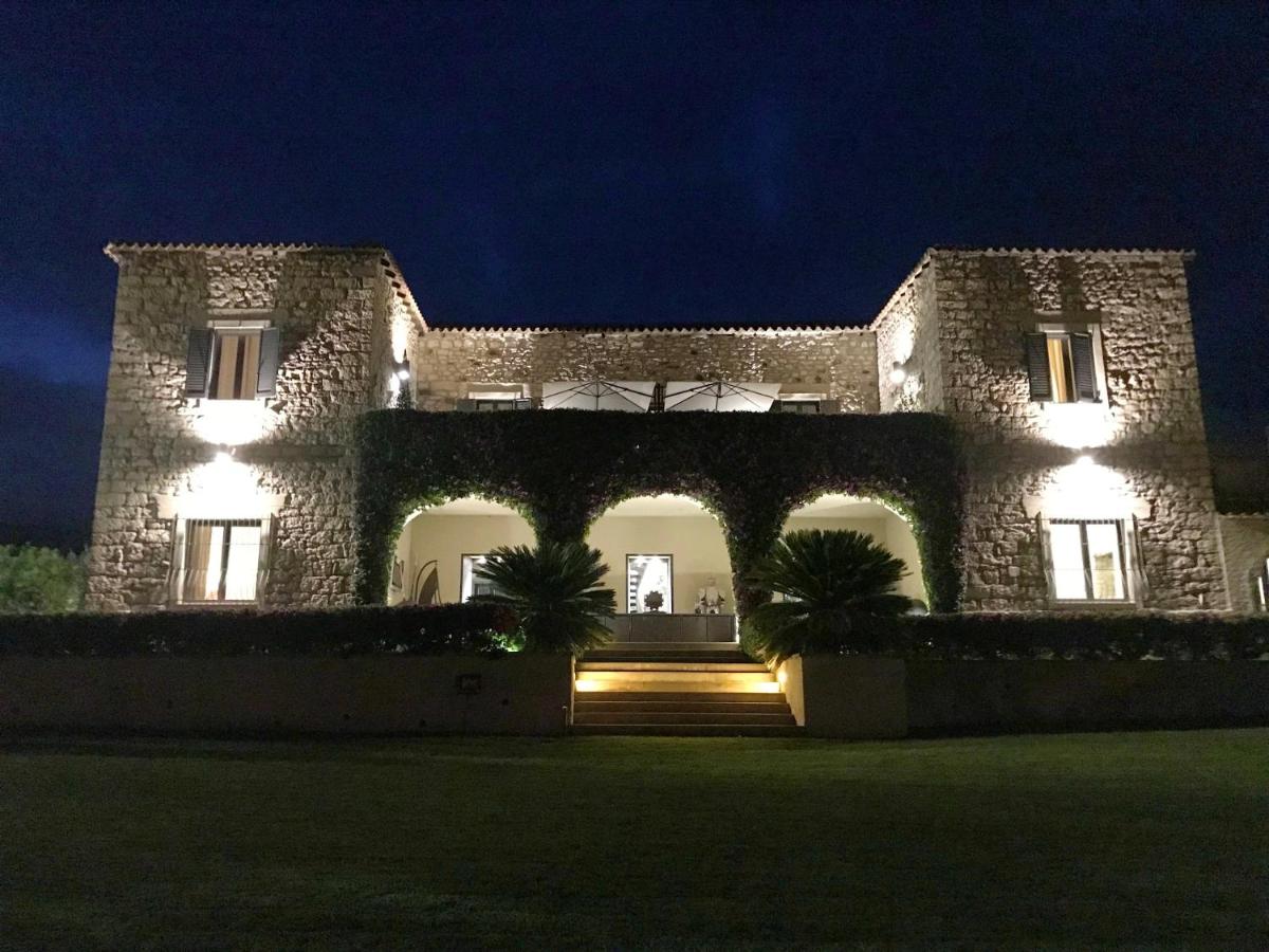 5 bedrooms mansion with private pool enclosed garden and wifi at Gesturi