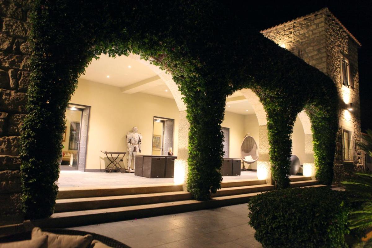 5 bedrooms mansion with private pool enclosed garden and wifi at Gesturi