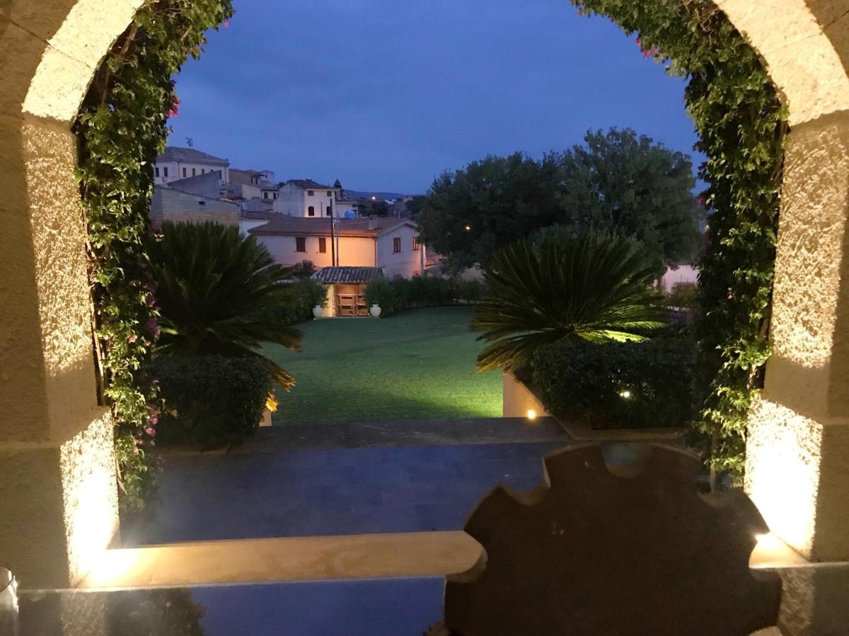 5 bedrooms mansion with private pool enclosed garden and wifi at Gesturi