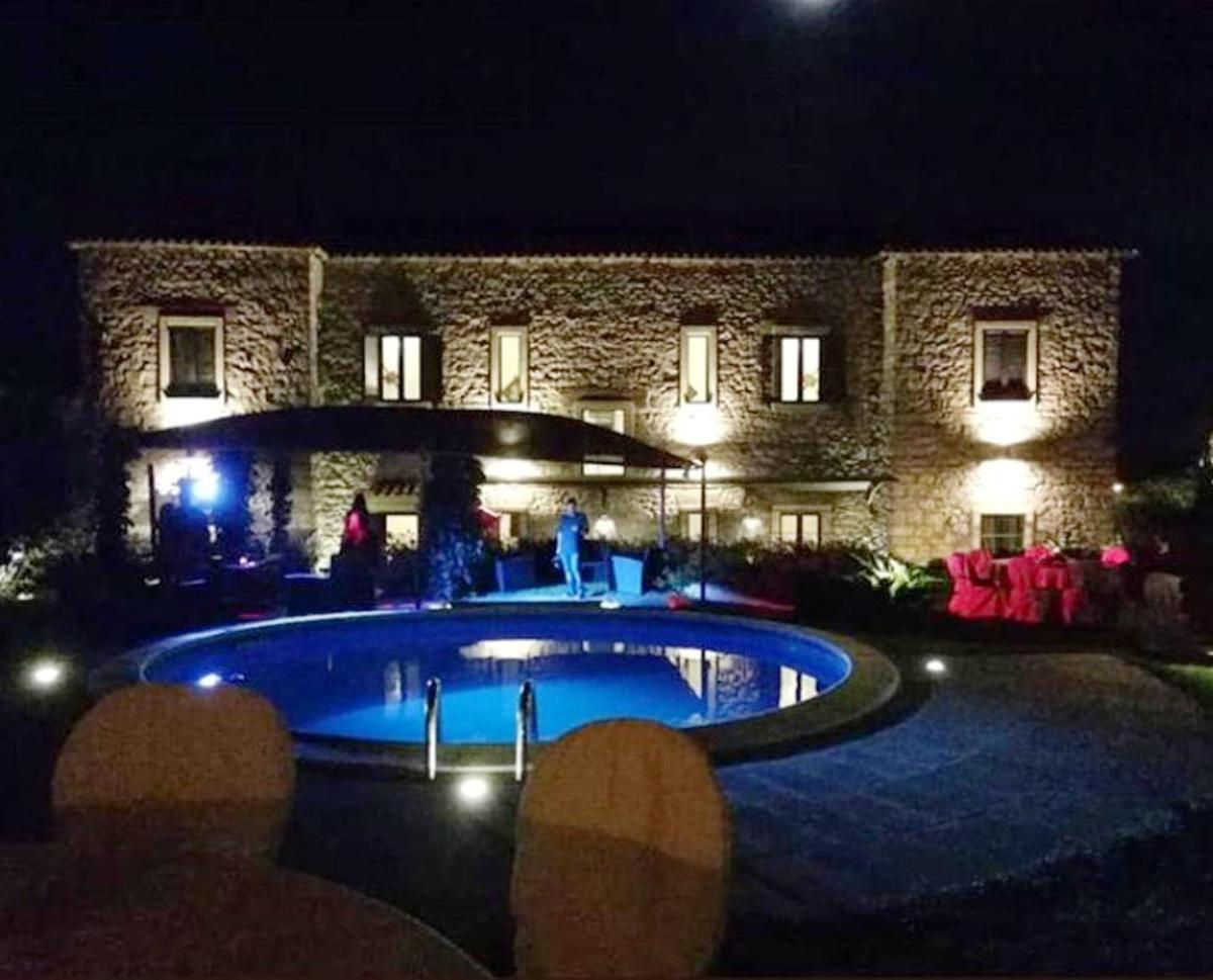 5 bedrooms mansion with private pool enclosed garden and wifi at Gesturi