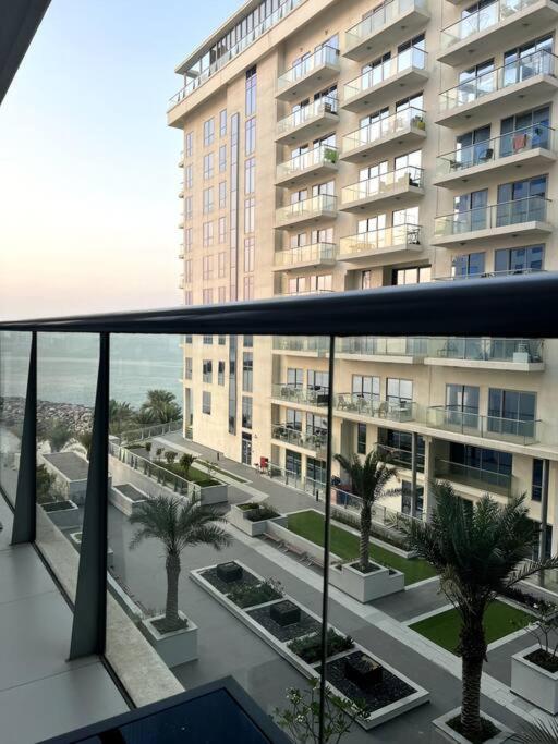 Summer By The Sea Ultra Luxe 1 bedroom Apartment with a private beach - Al Marjan Island