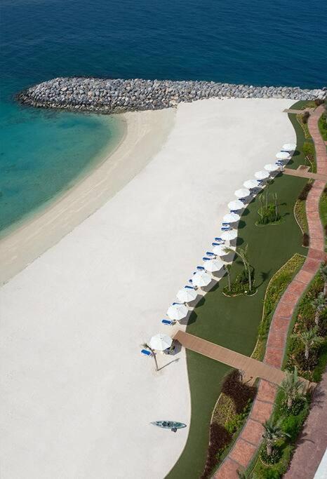 Summer By The Sea Ultra Luxe 1 bedroom Apartment with a private beach - Al Marjan Island