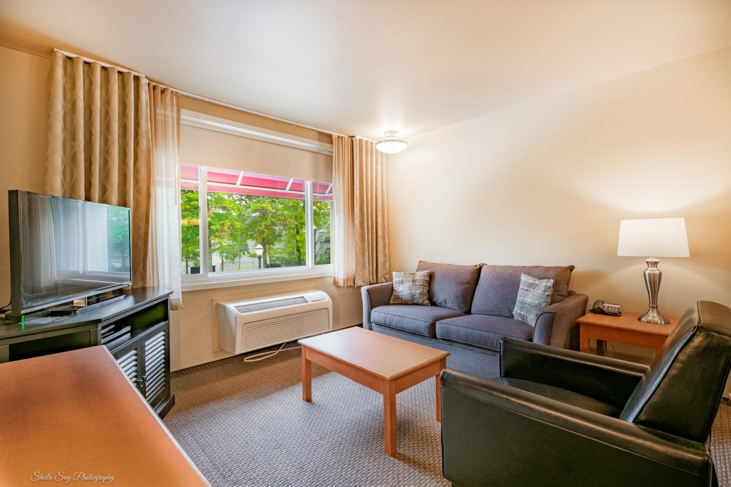 Seattle Vacations - La Residence Suite Hotel - Property Image 2