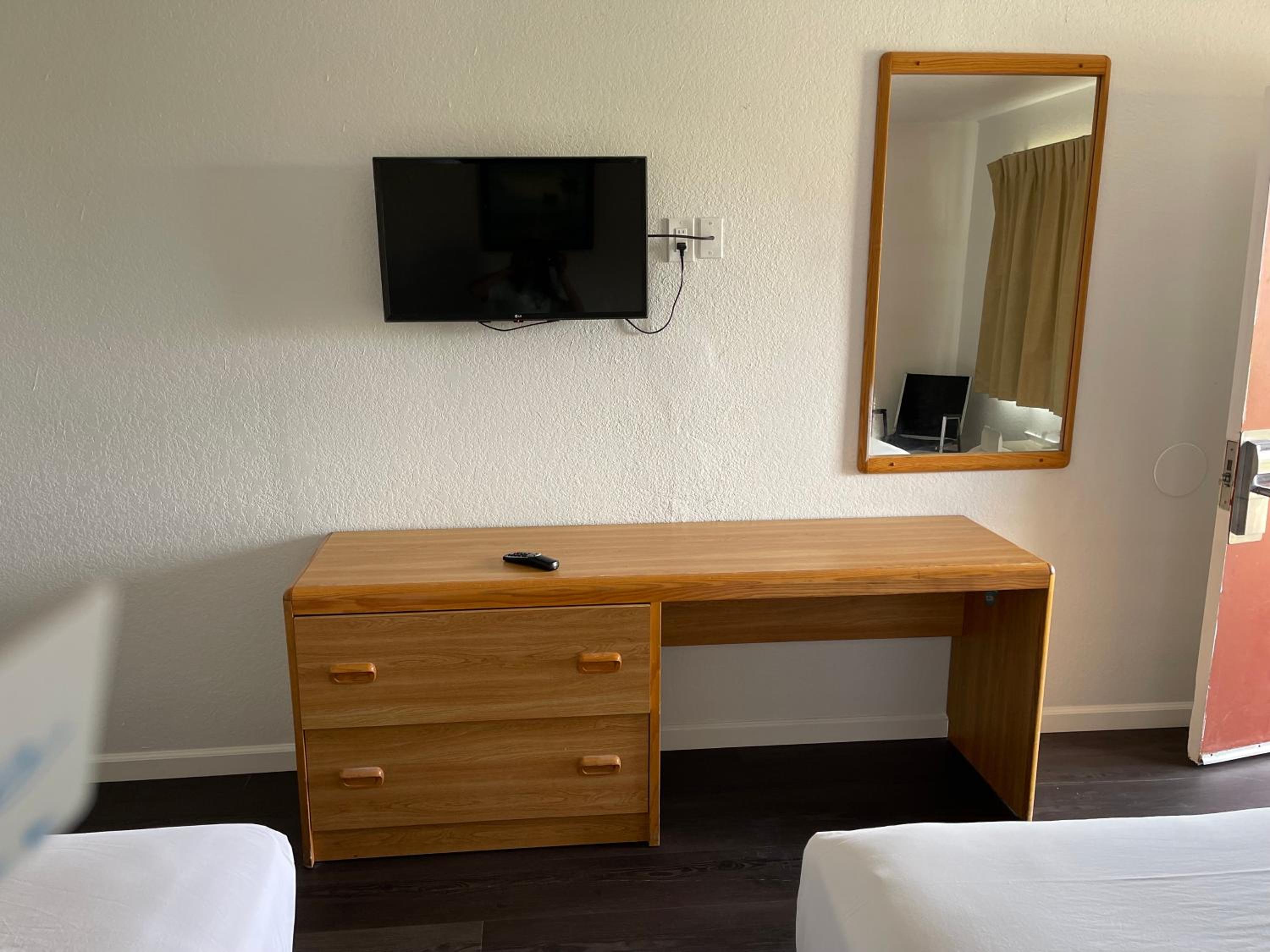 Palms Inn & Suites