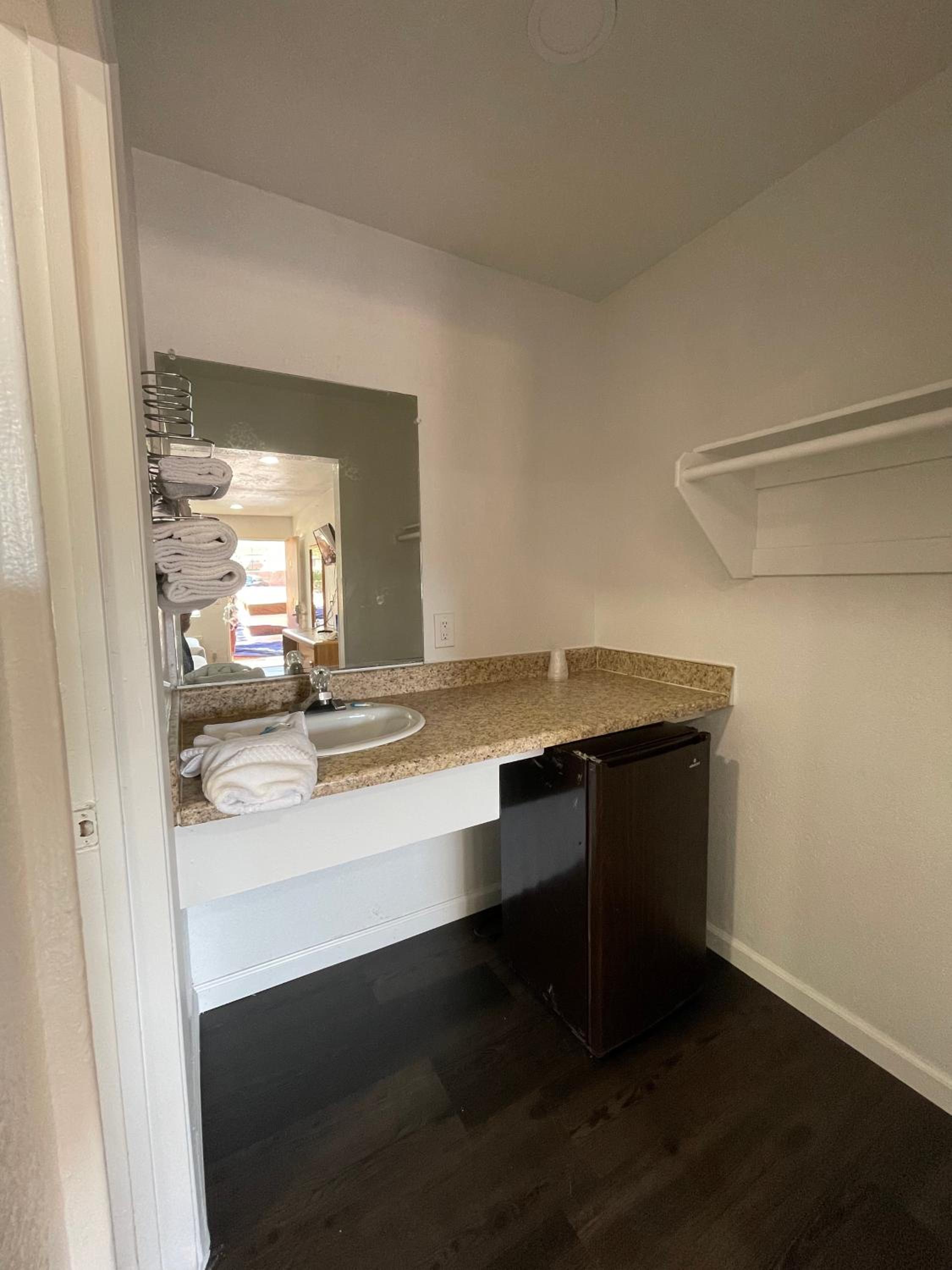 Palms Inn & Suites
