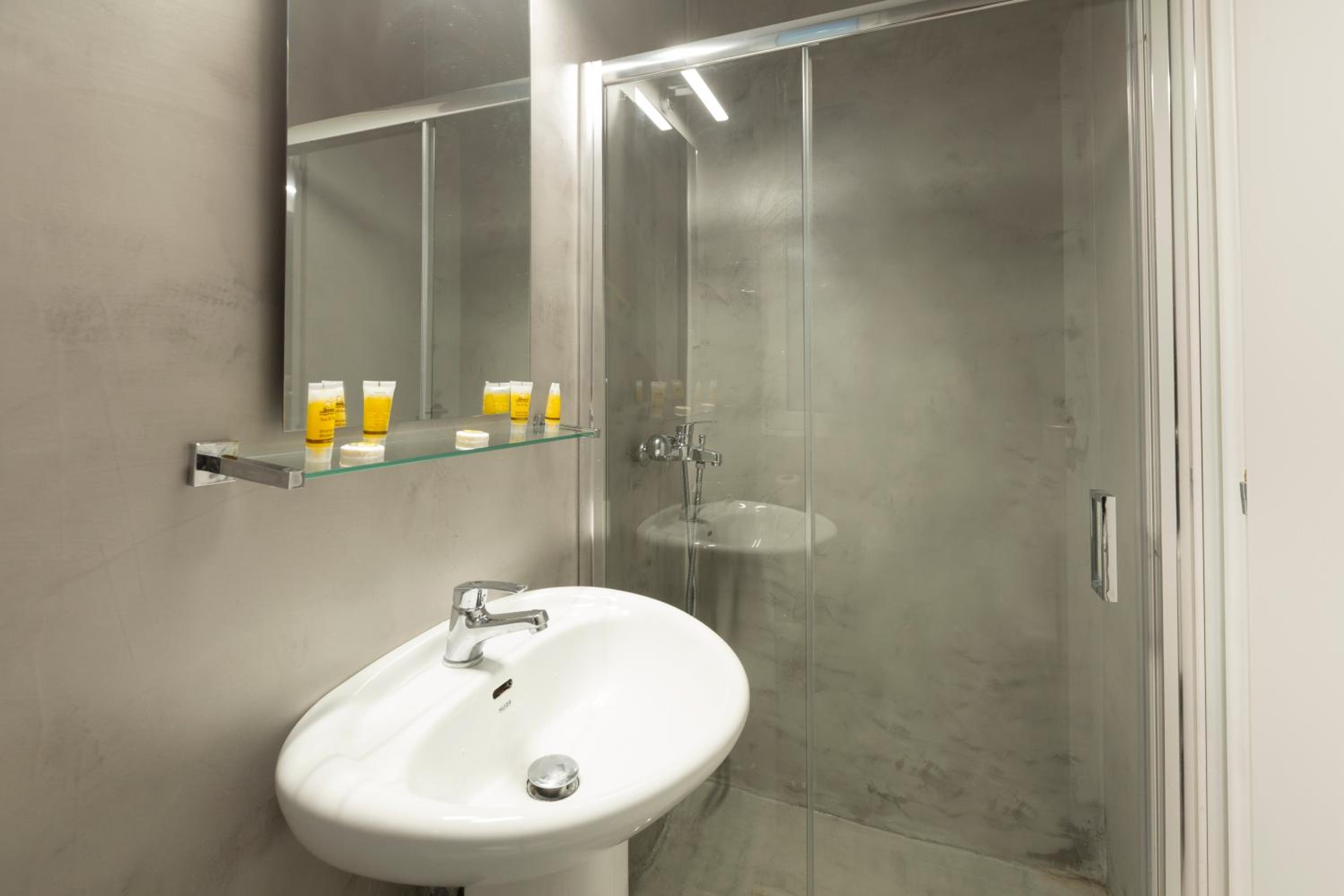 Acropolis Apartments