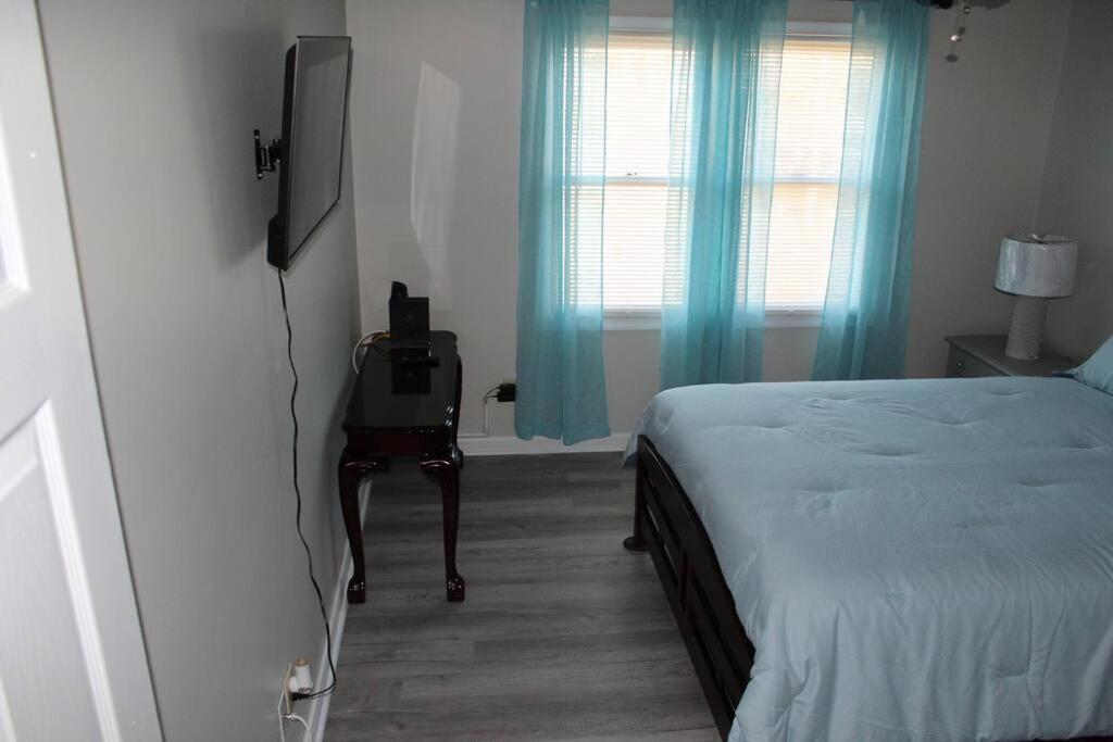 Cheerful 2-Bedroom, 2 bath with private parking view 4
