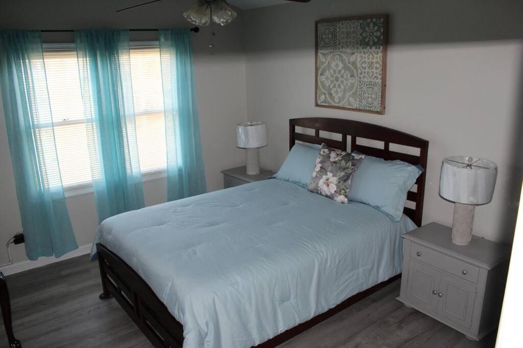 Cheerful 2-Bedroom, 2 bath with private parking view 5