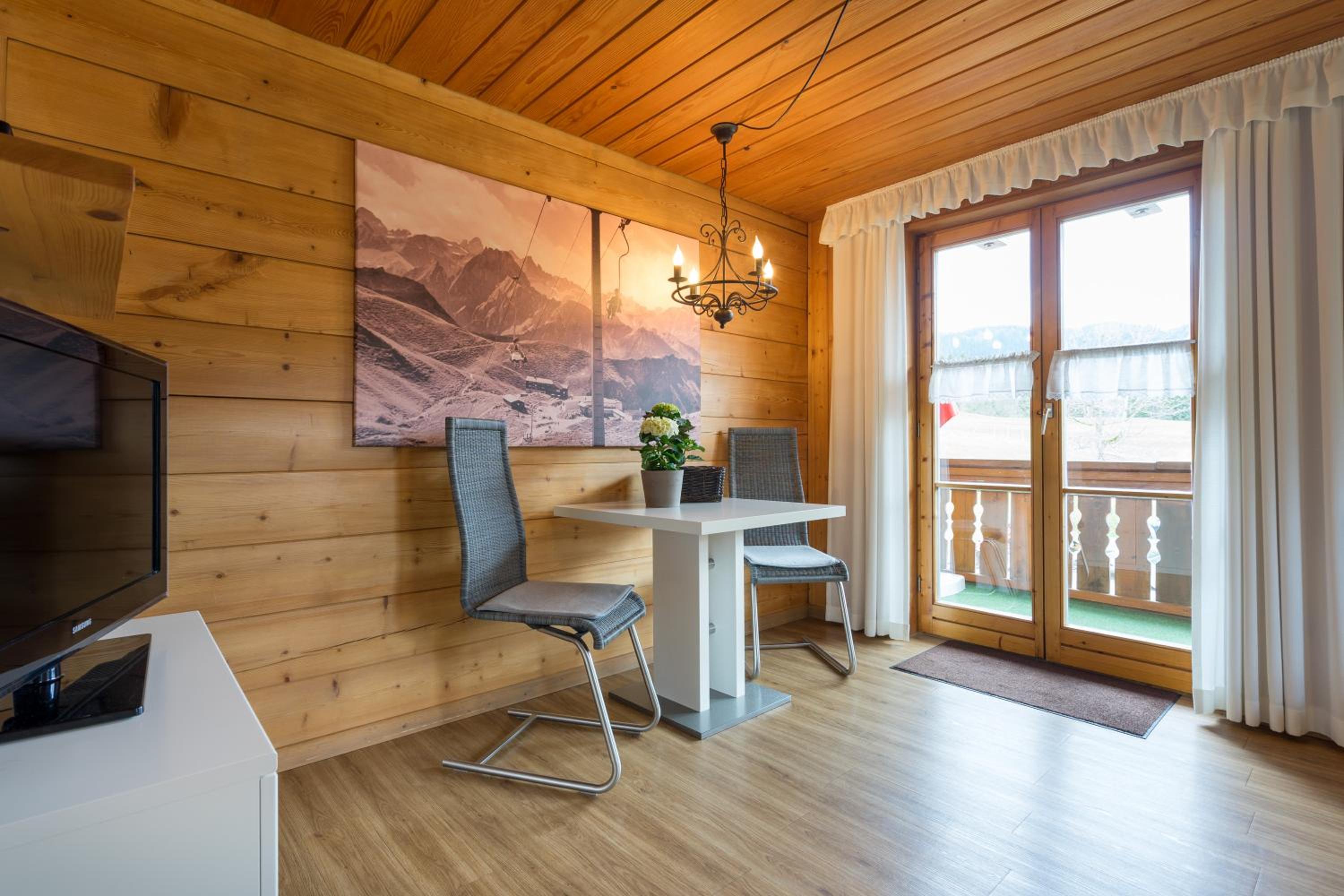 Ferienwohnungen Alpentraum - Landhaus am Bächle
