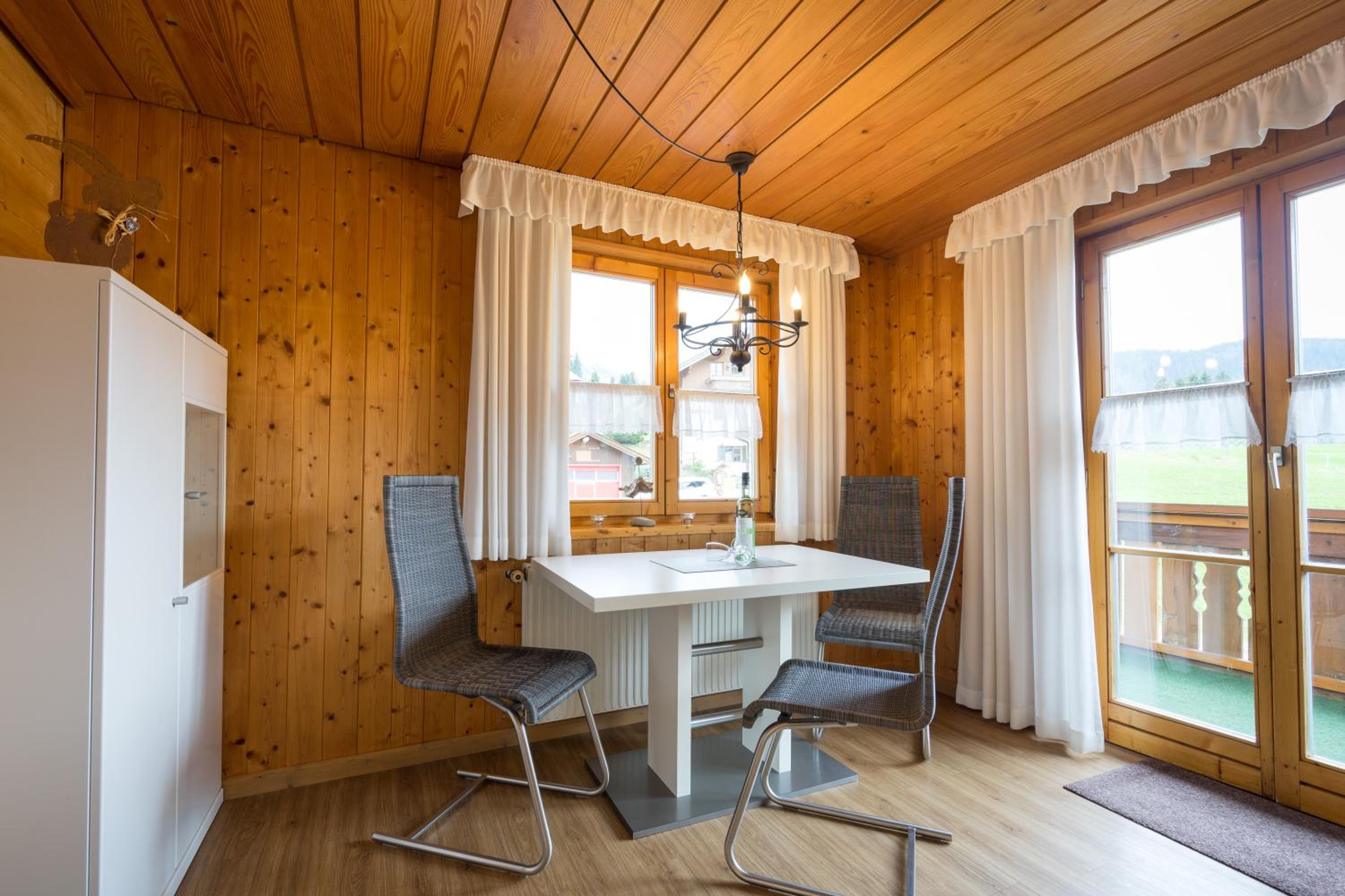 Ferienwohnungen Alpentraum - Landhaus am Bächle