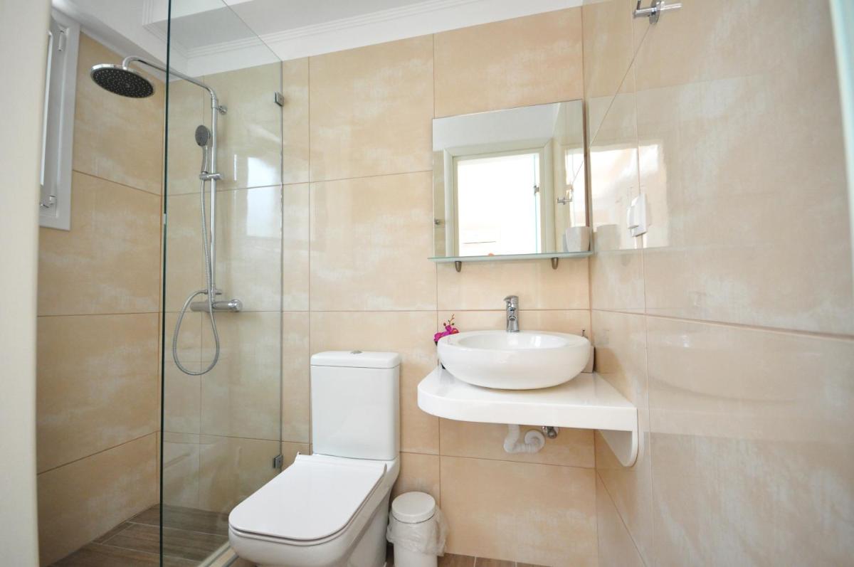 Dolphin Apartments photo 4