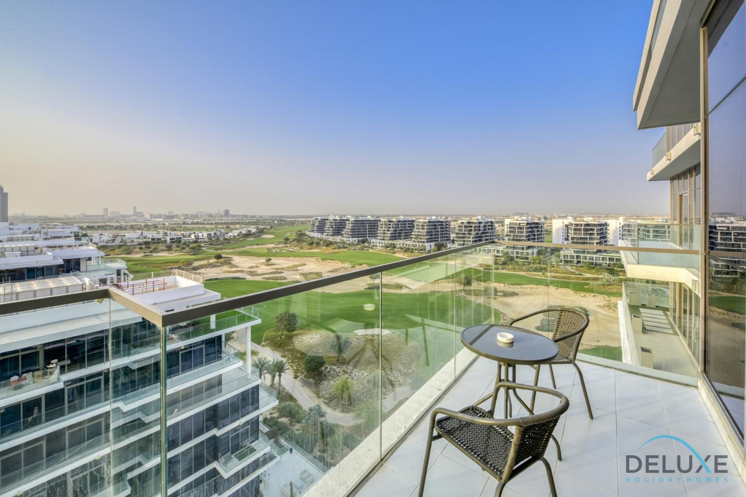 Sunlit Studio at Golf Promenade 2A DAMAC Hills By Deluxe Holiday Homes — Dubai photo 2