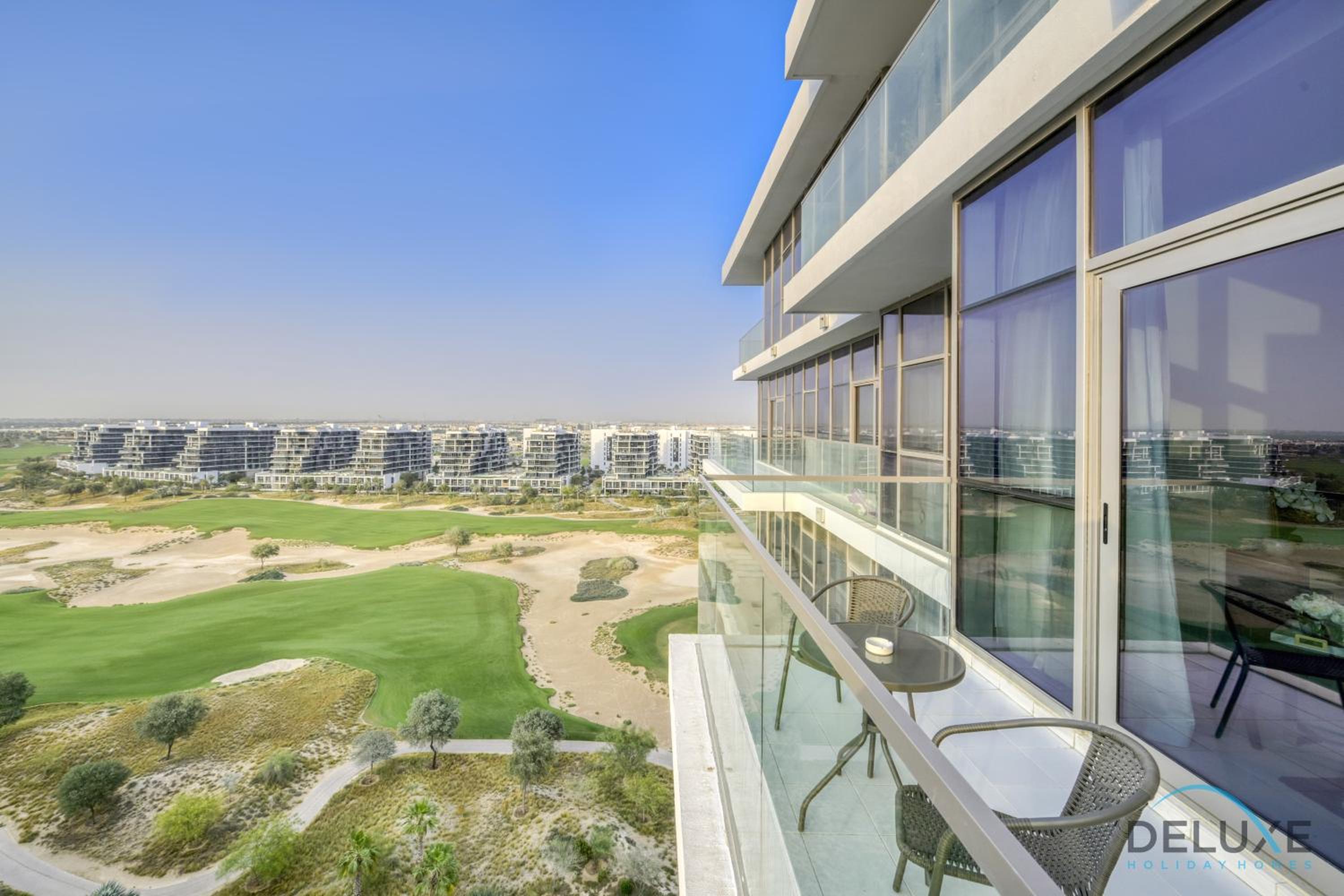 Sunlit Studio at Golf Promenade 2A DAMAC Hills By Deluxe Holiday Homes, photo 12