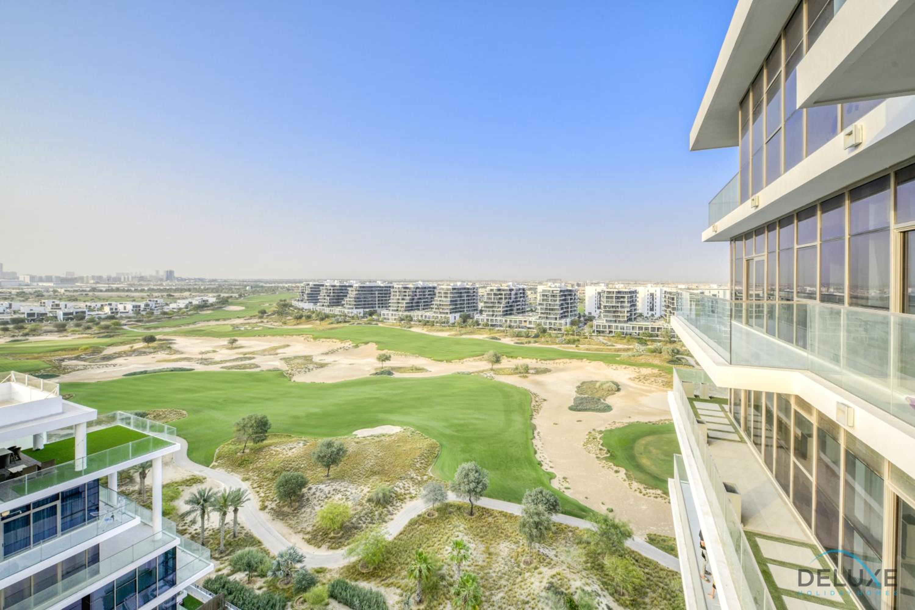 Sunlit Studio at Golf Promenade 2A DAMAC Hills By Deluxe Holiday Homes, photo 8