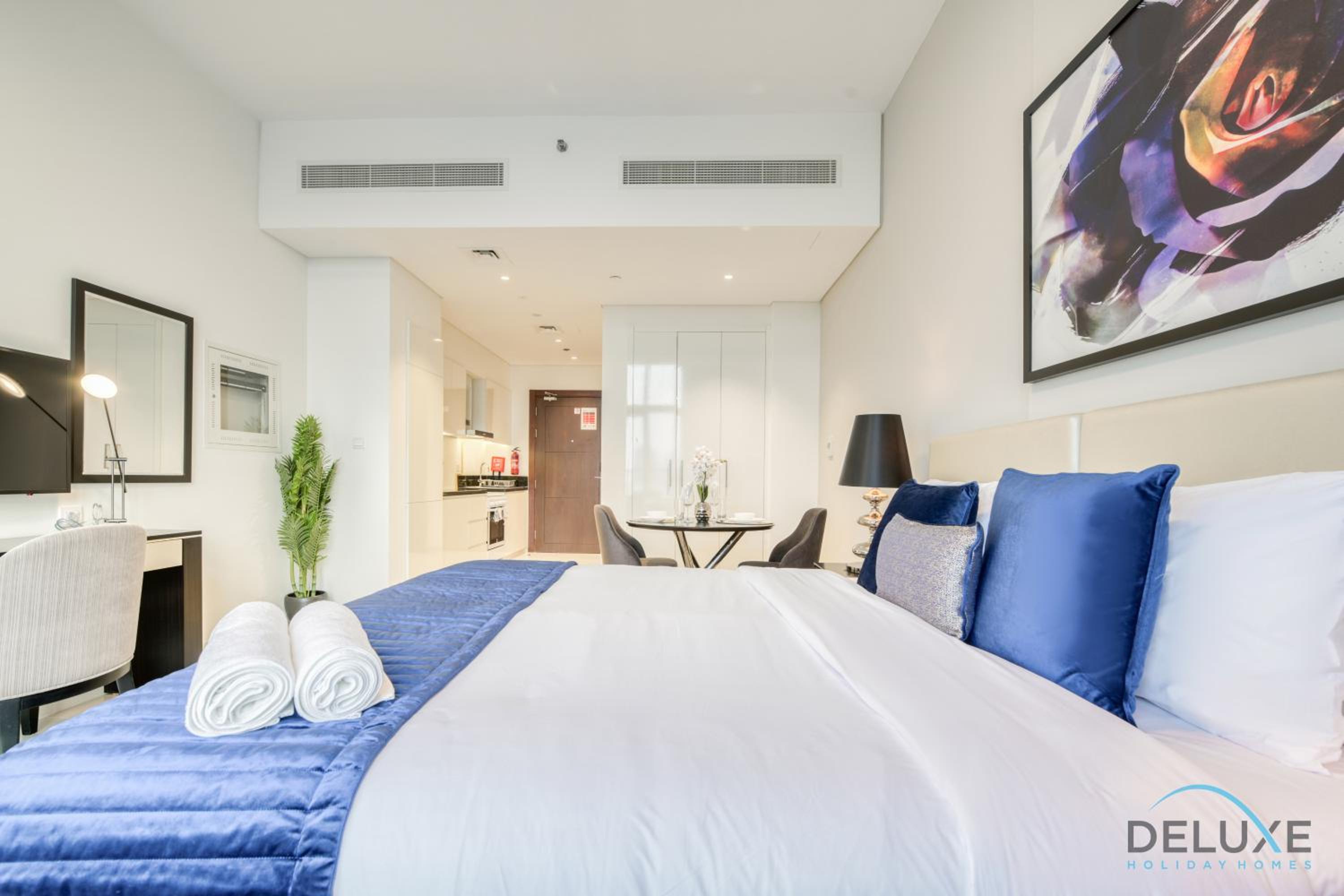 Sunlit Studio at Golf Promenade 2A DAMAC Hills By Deluxe Holiday Homes