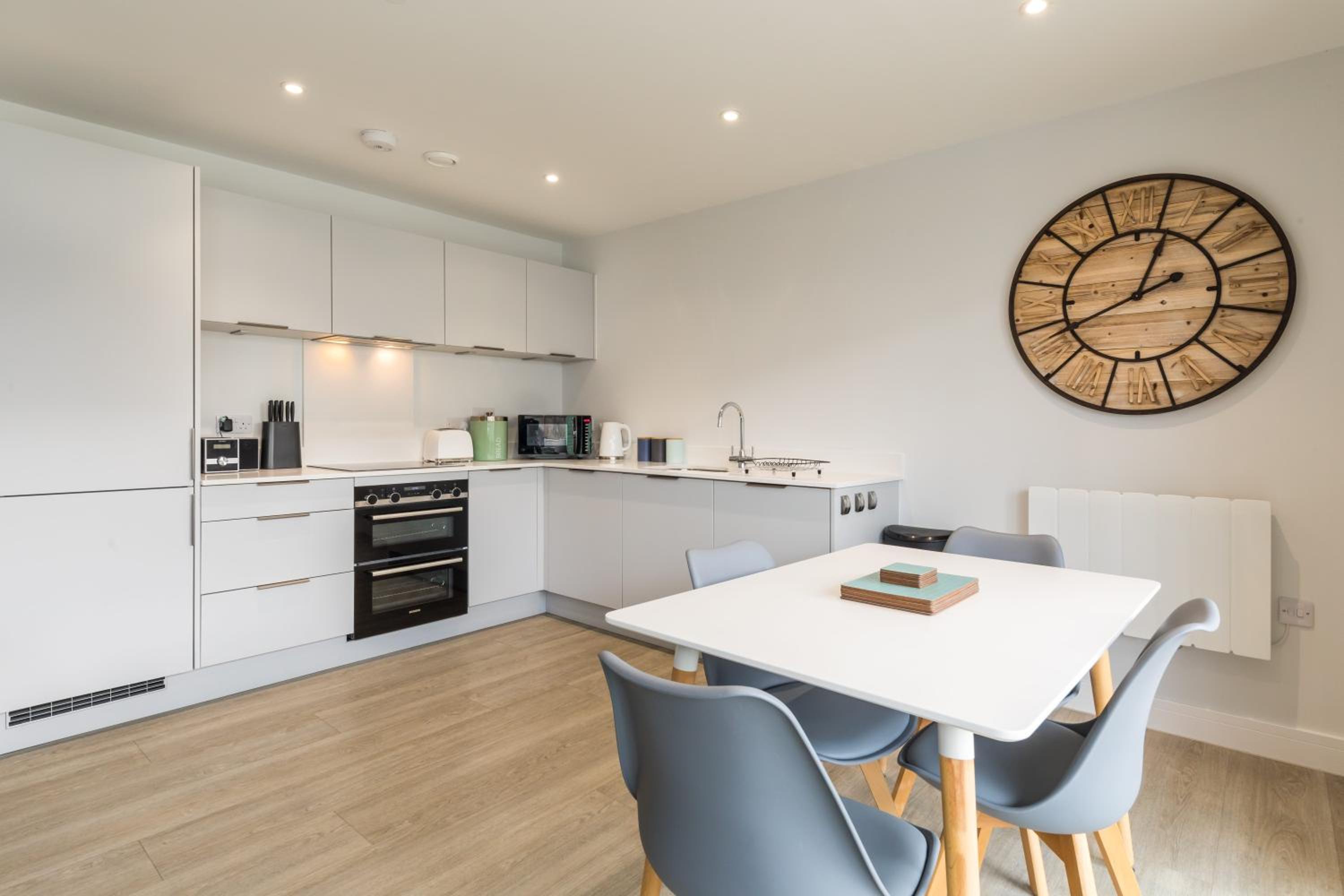 4 Challacombe - Luxury Apartment at Byron Woolacombe, only 4 minute walk to Woolacombe Beach! view 3