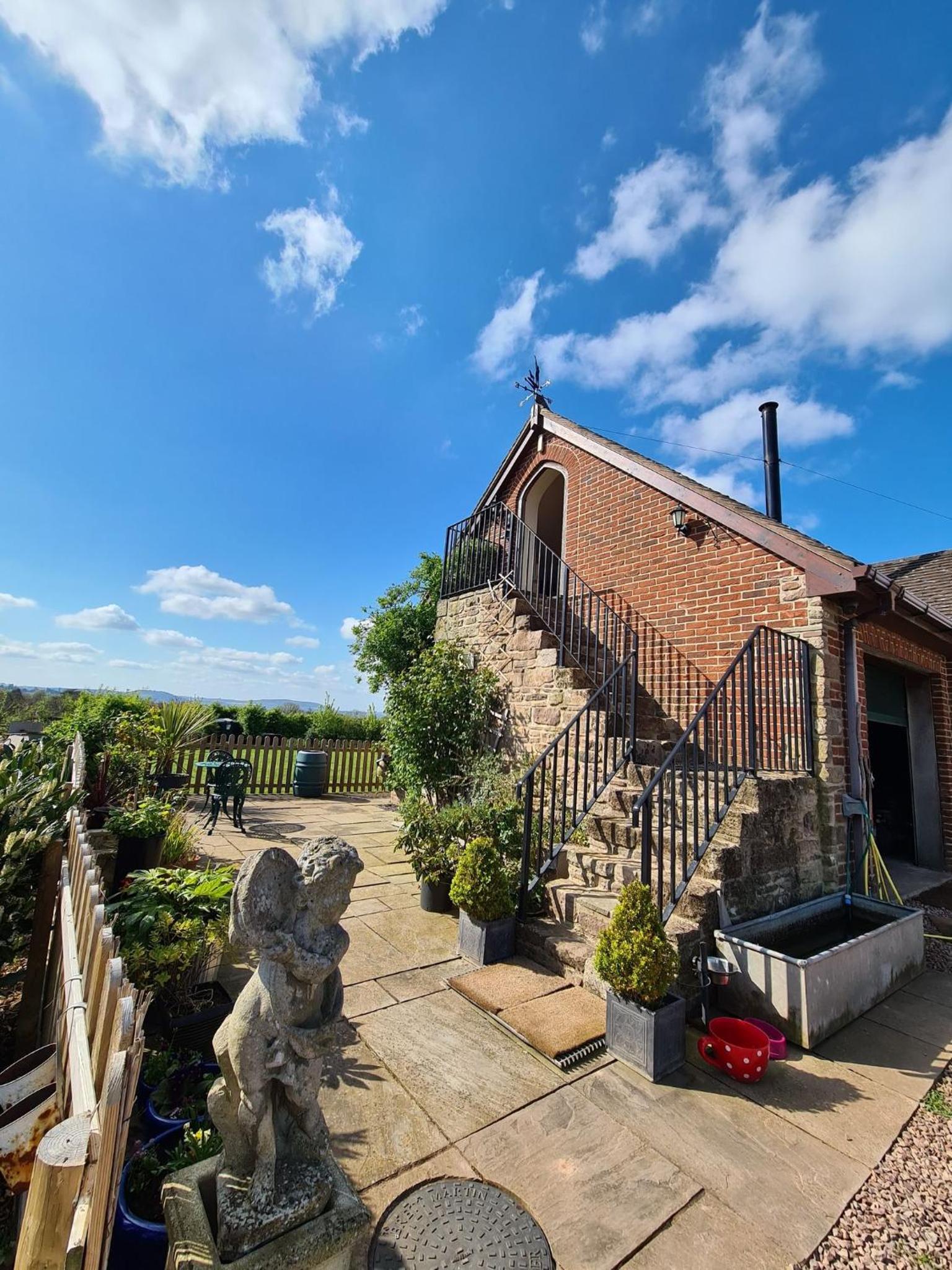 Lyde Cross Coach House view 3