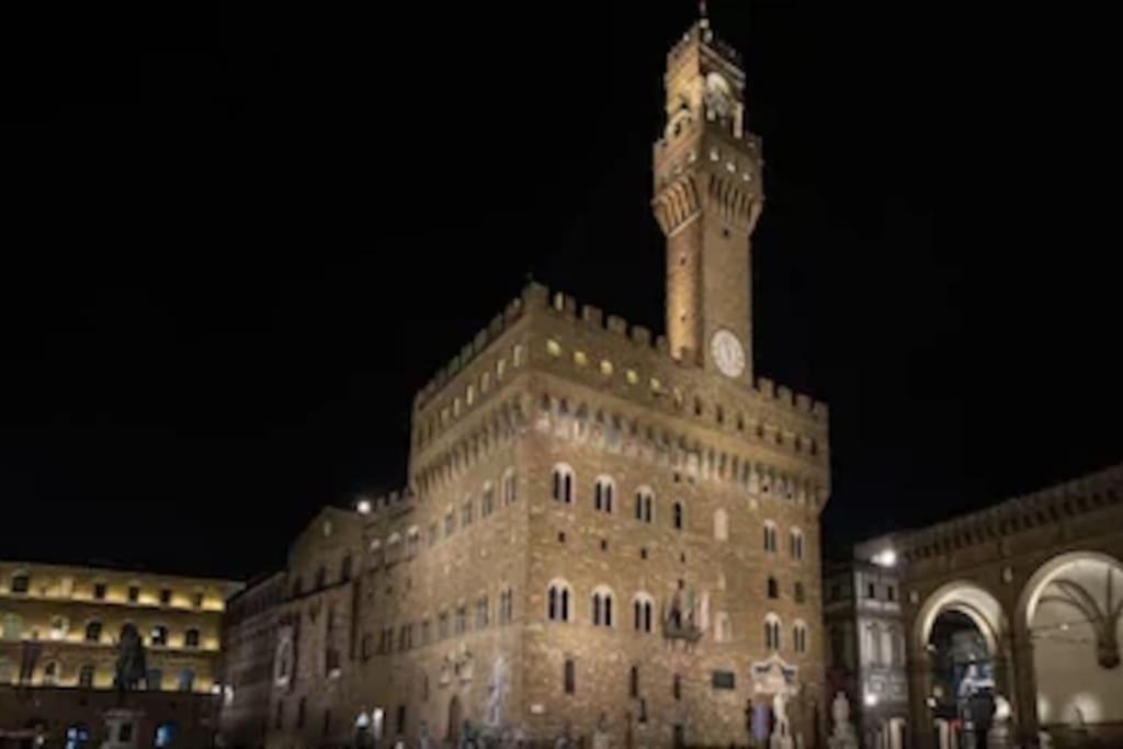 PALAZZO DEI SIGNORI LUXURY DESIGN LOFT APT with view, Florence