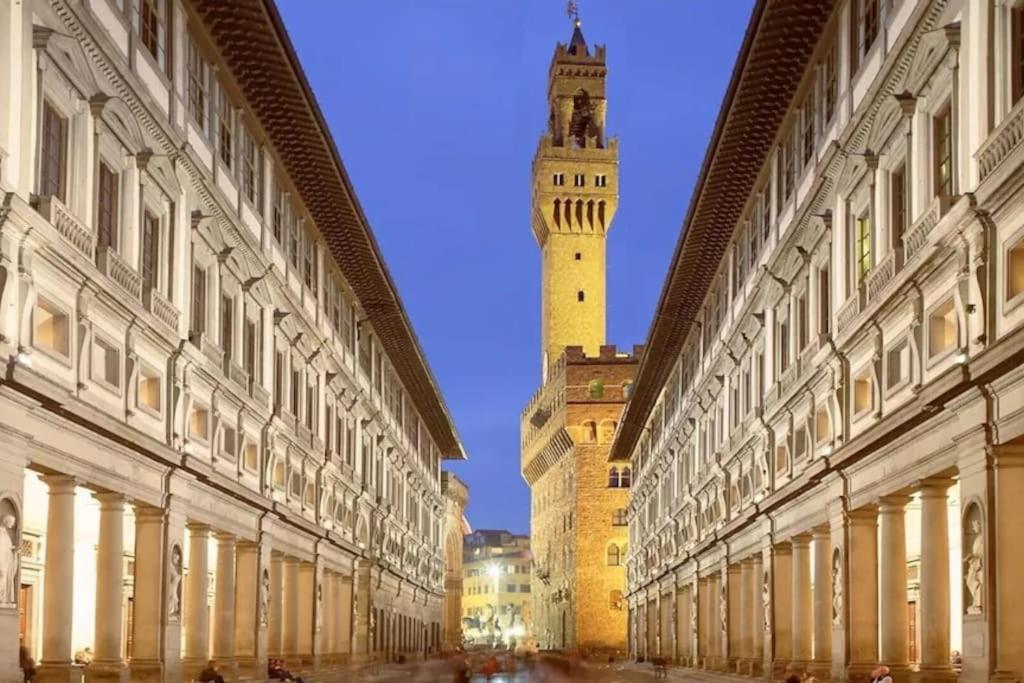 PALAZZO DEI SIGNORI LUXURY DESIGN LOFT APT with view, Florence