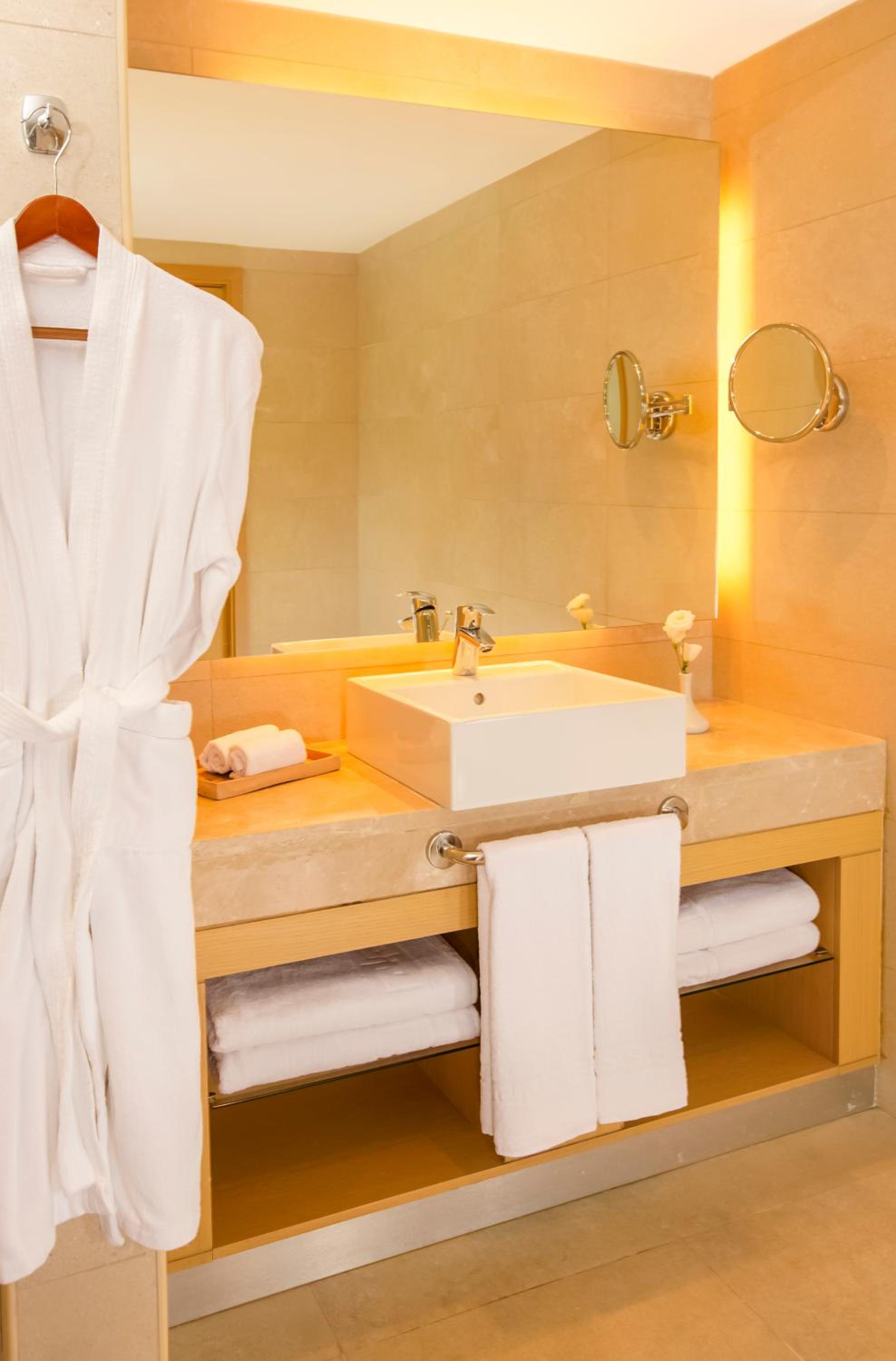 Mövenpick Resort Petra — photo 44