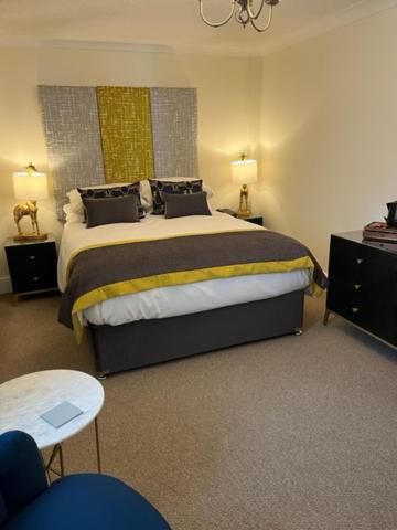 Bridgend Vacations - The Masons Arms Hotel - Property Image 4