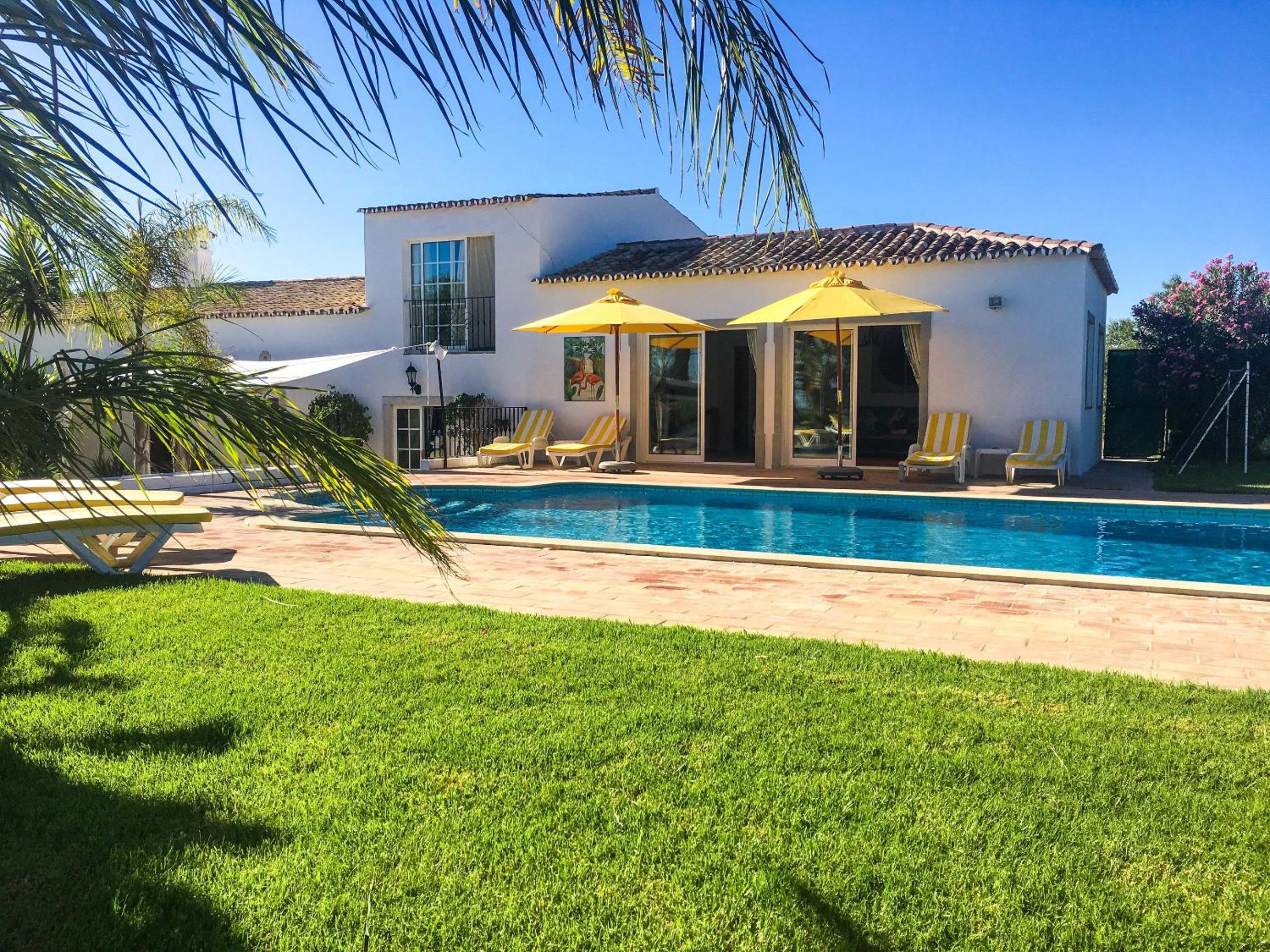 Elegant villa with sea view in Loulé + private pool