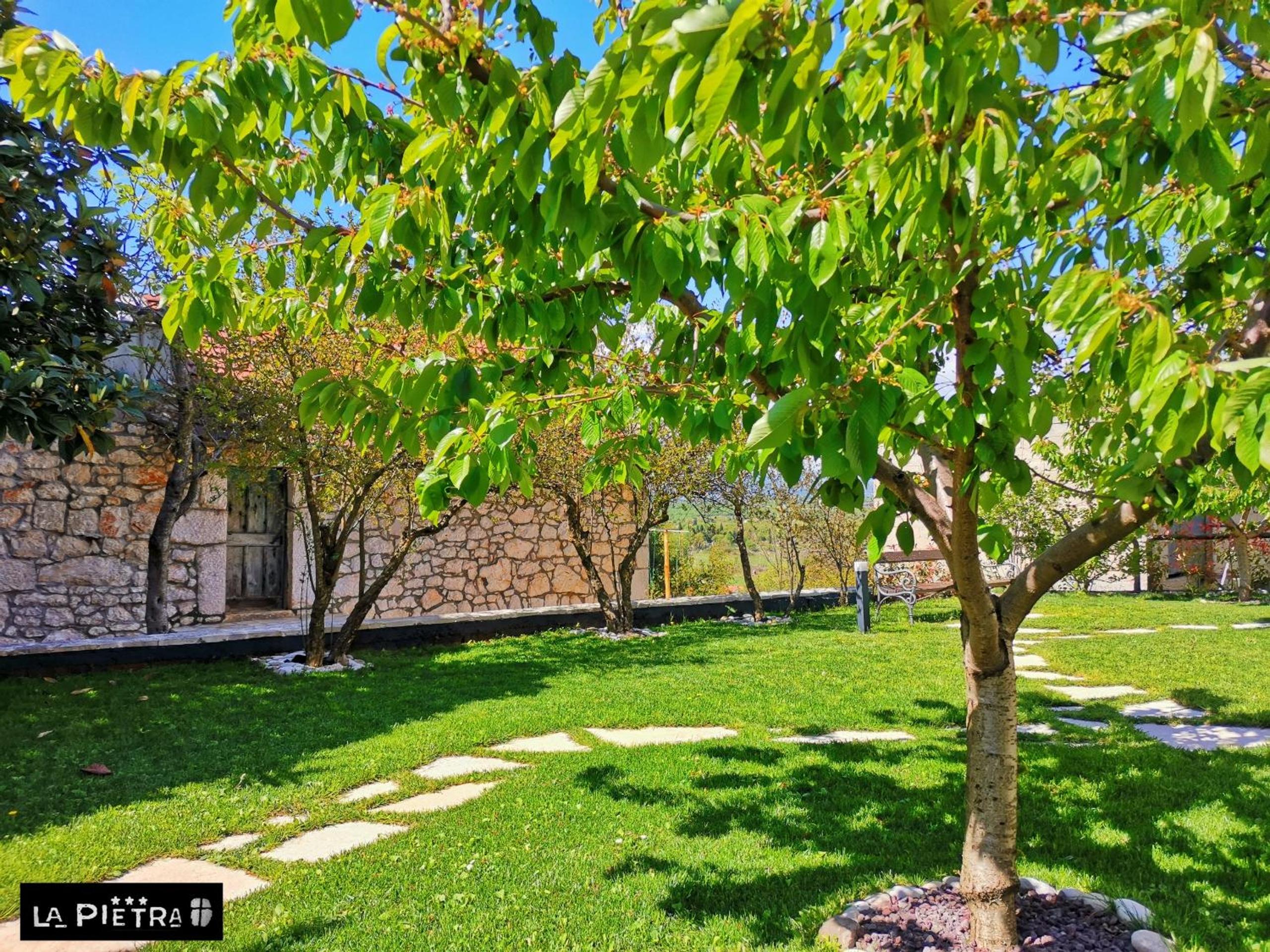 La Pietra Family Hotel