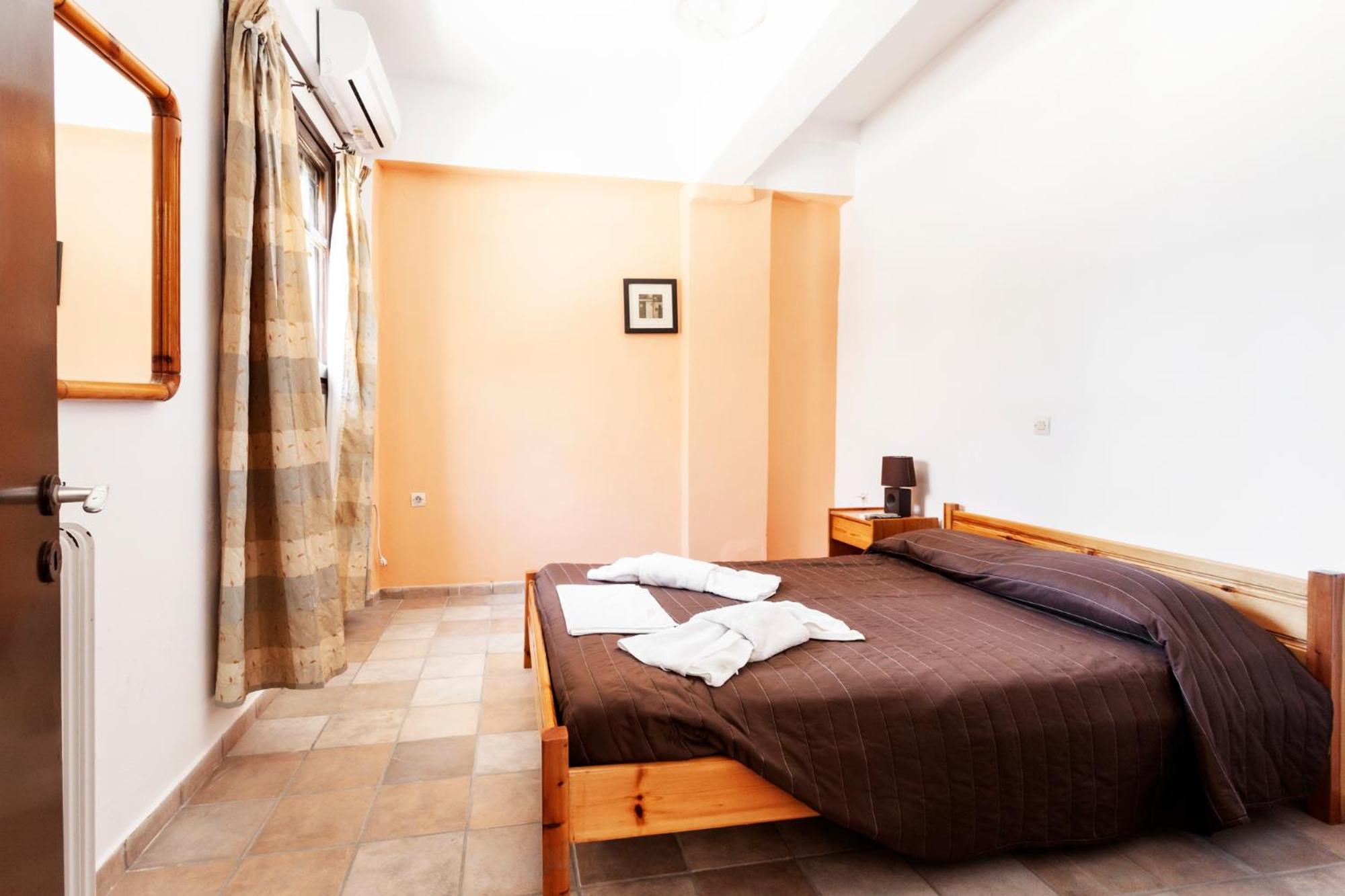 #13 One Bedroom Apartment With Kitchenette view 2
