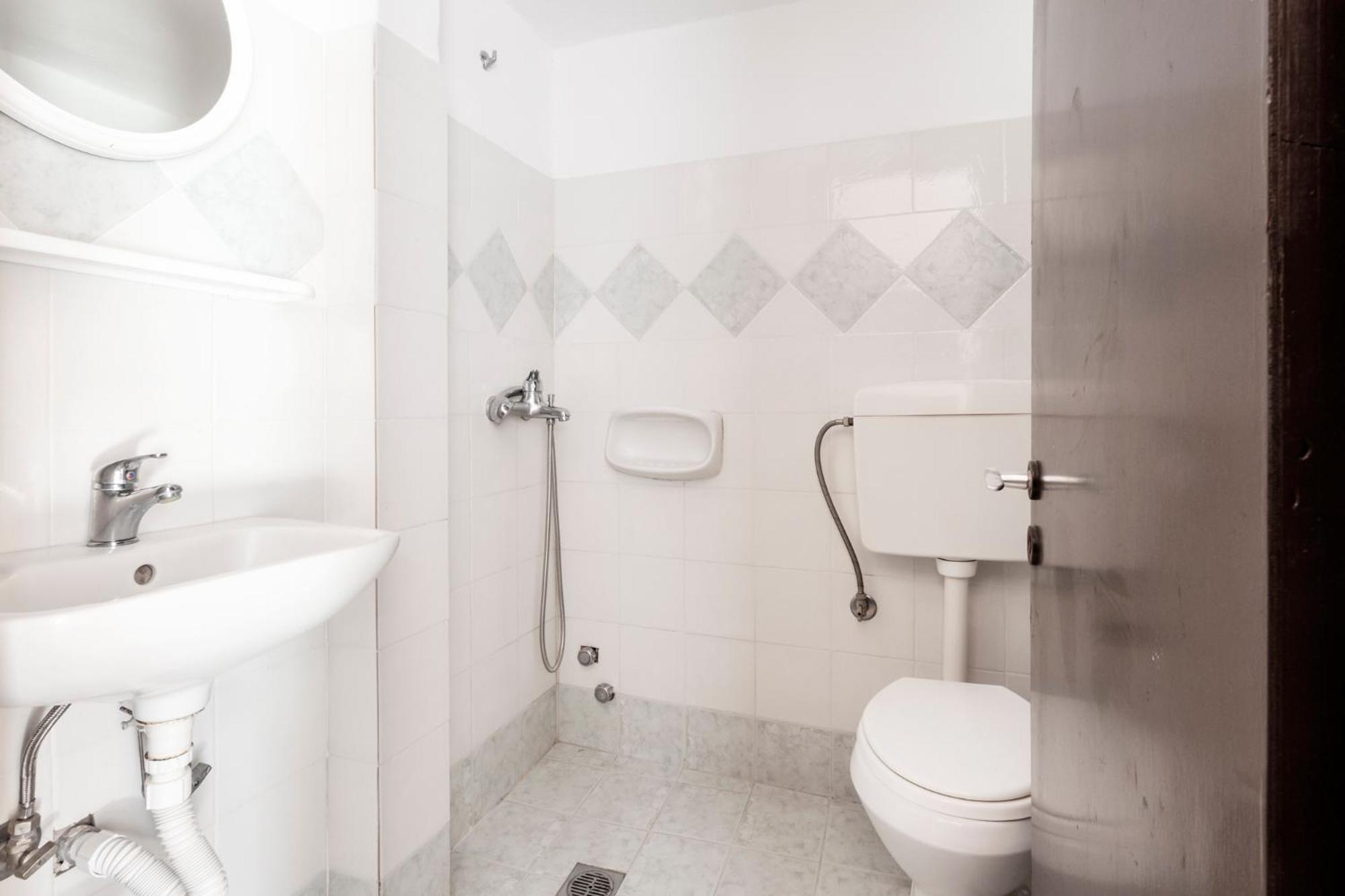 #13 One Bedroom Apartment With Kitchenette view 3