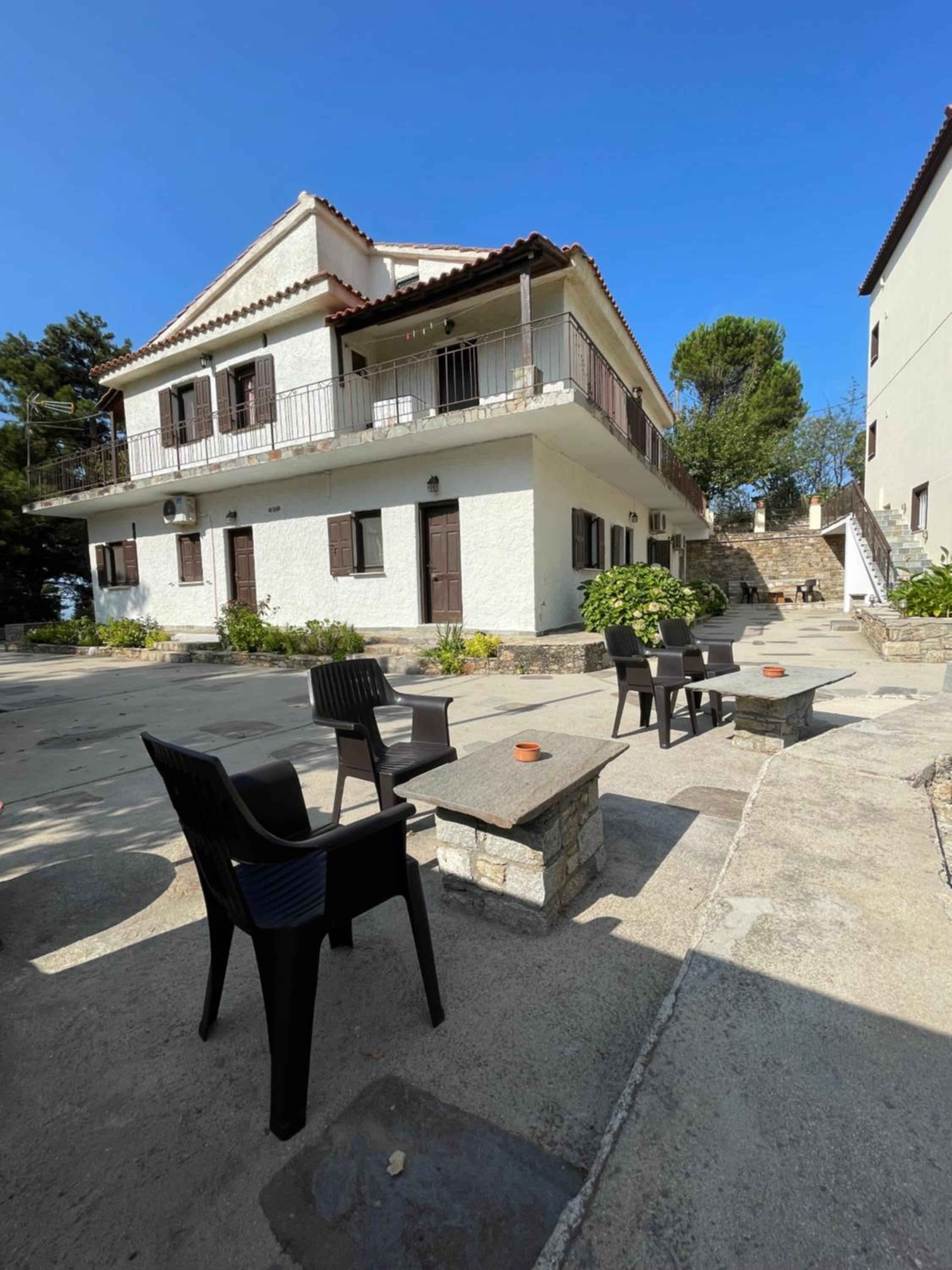 #13 One Bedroom Apartment With Kitchenette view 5