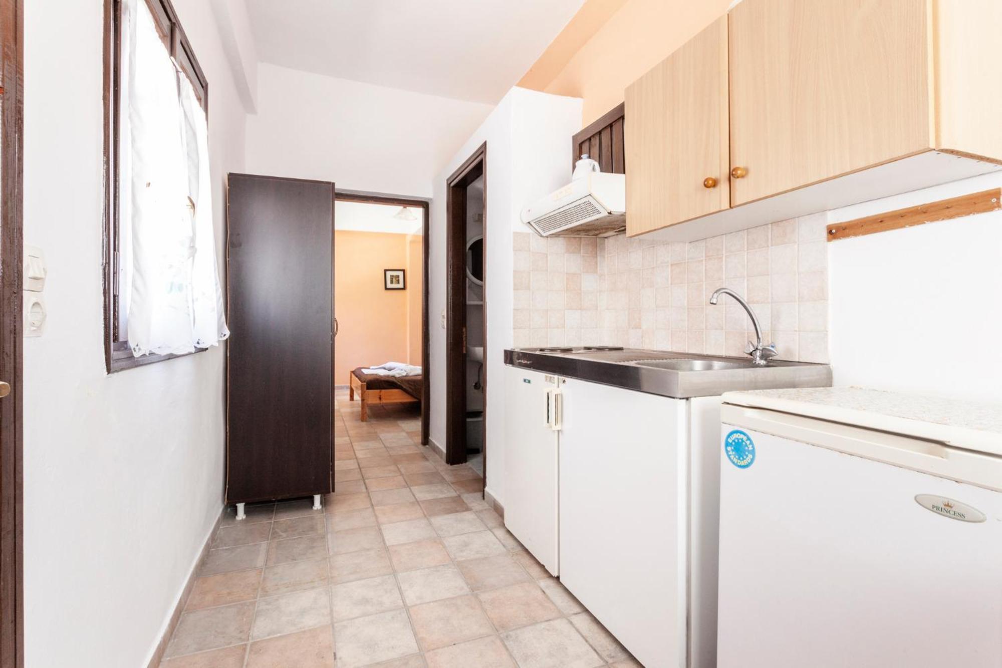 #13 One Bedroom Apartment With Kitchenette view 4