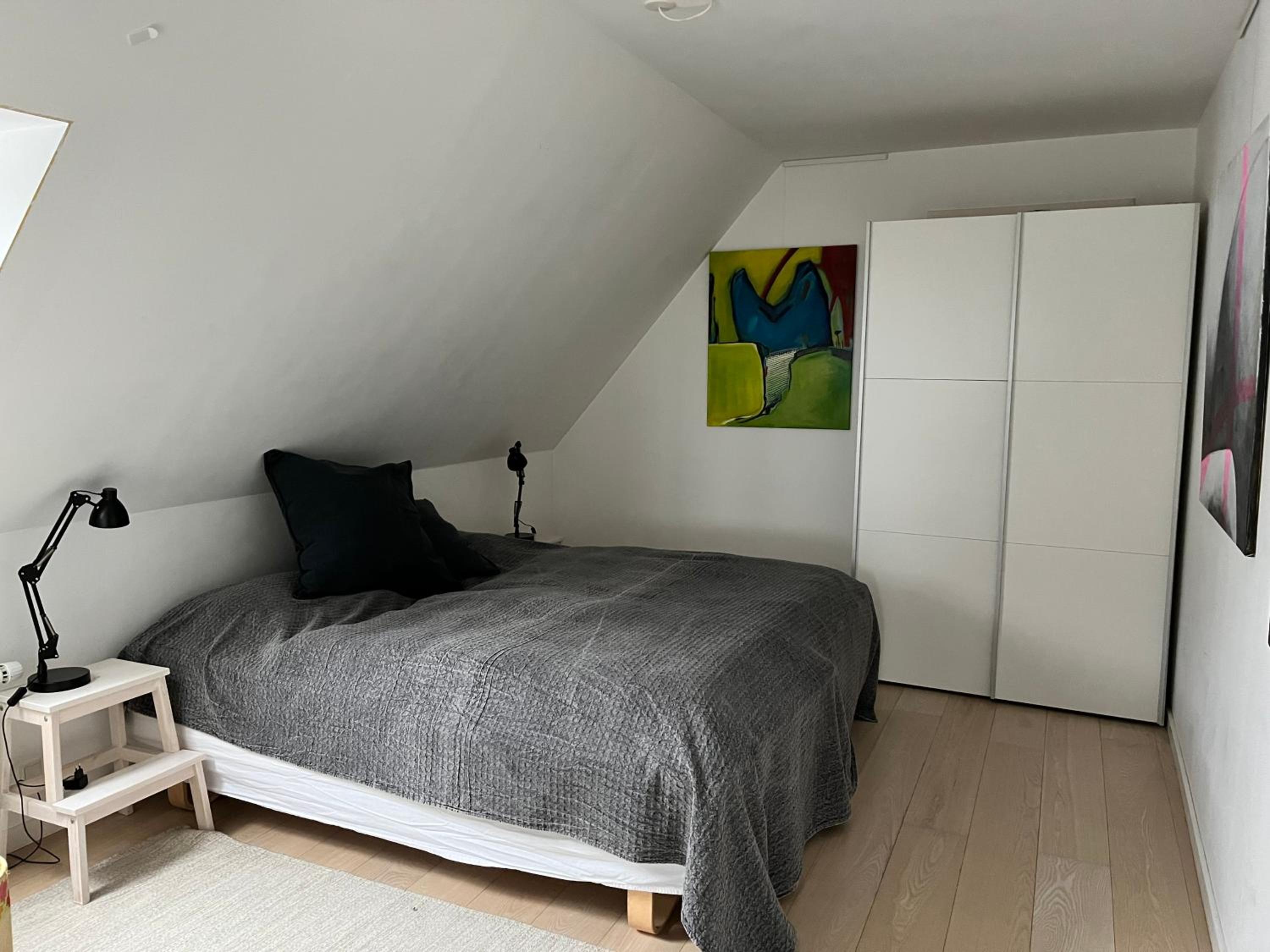 Apartment Ruhetgaard Bed & kitchen