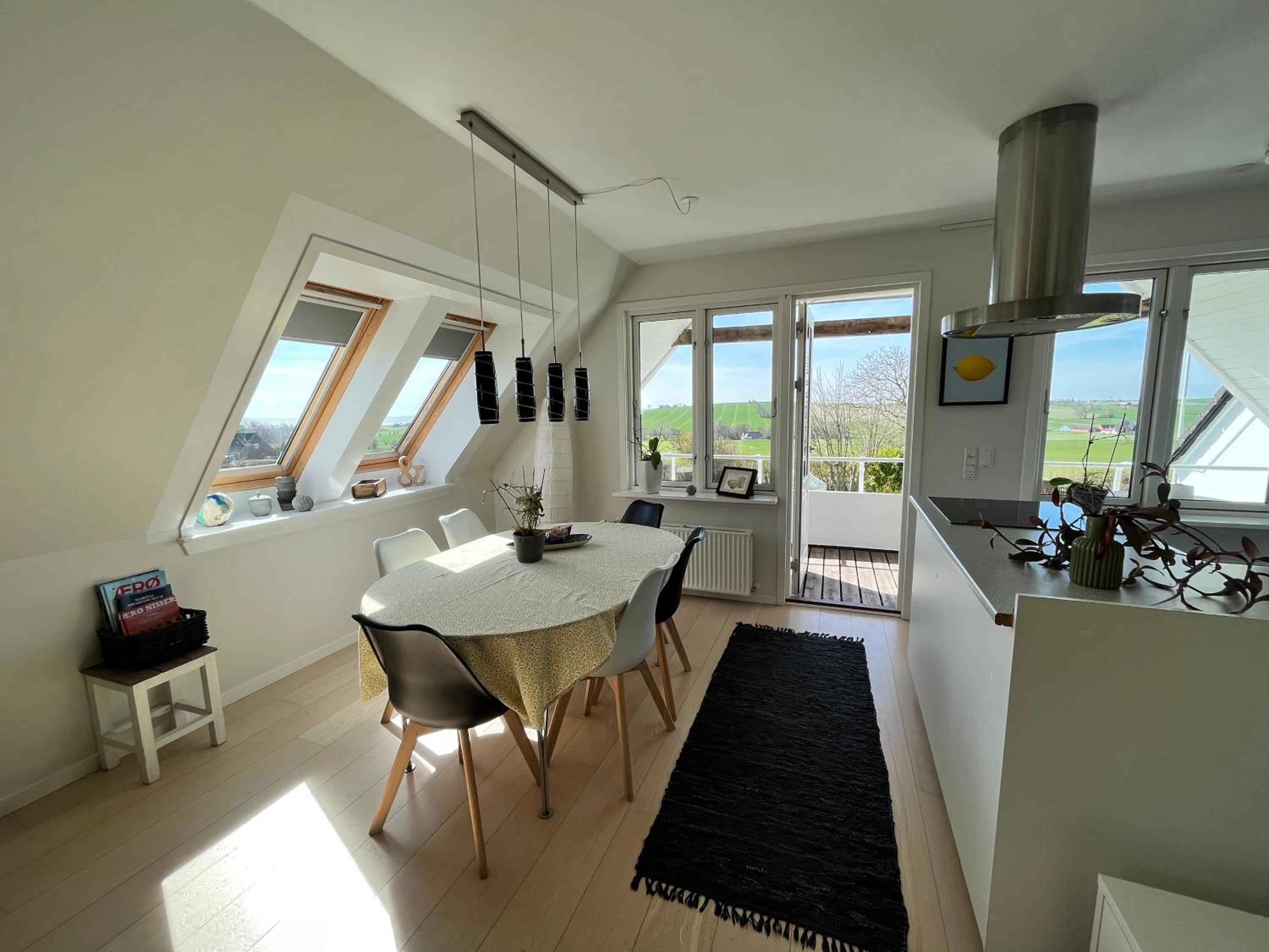 Apartment Ruhetgaard Bed & kitchen