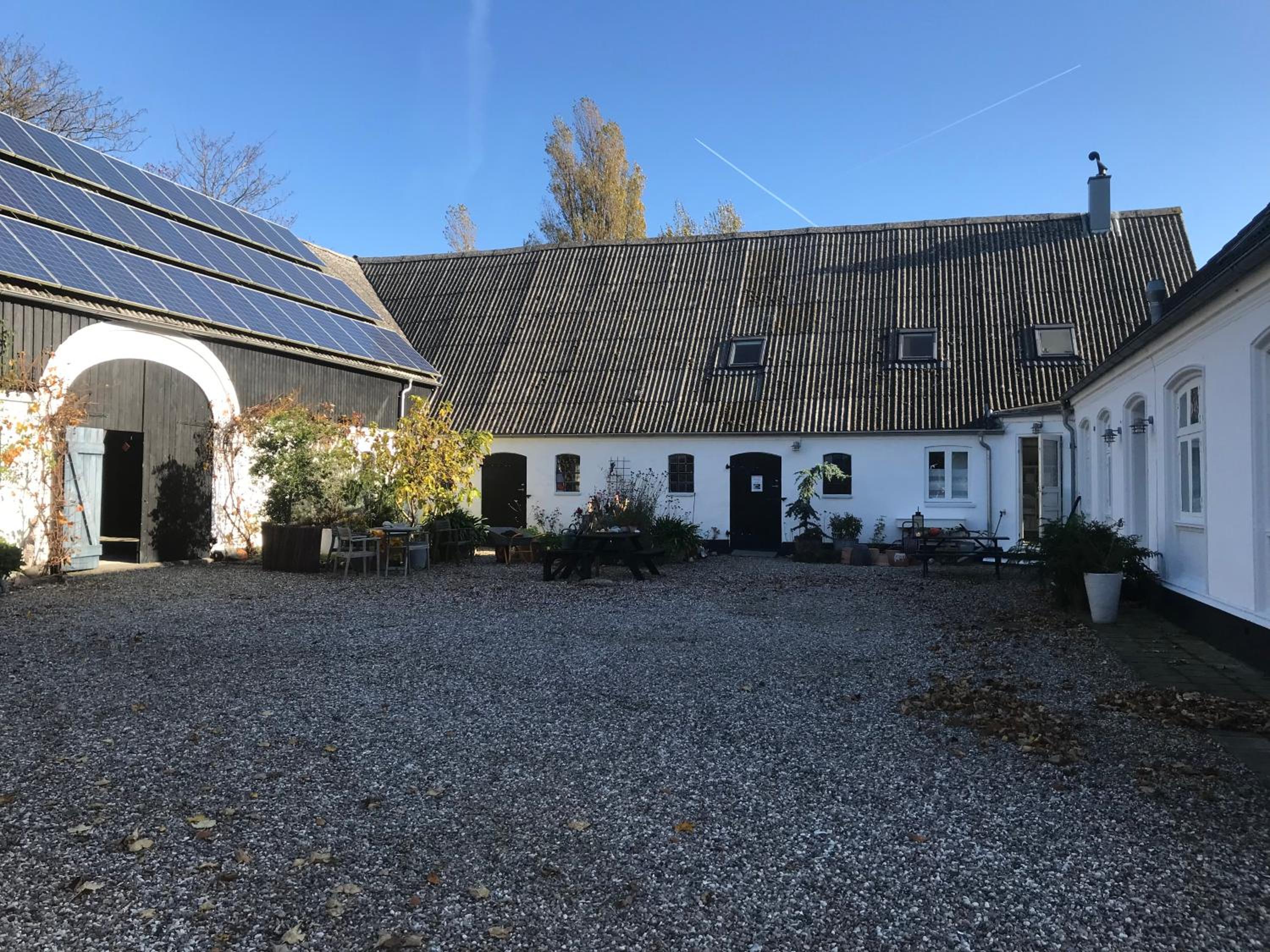 Apartment Ruhetgaard Bed & kitchen