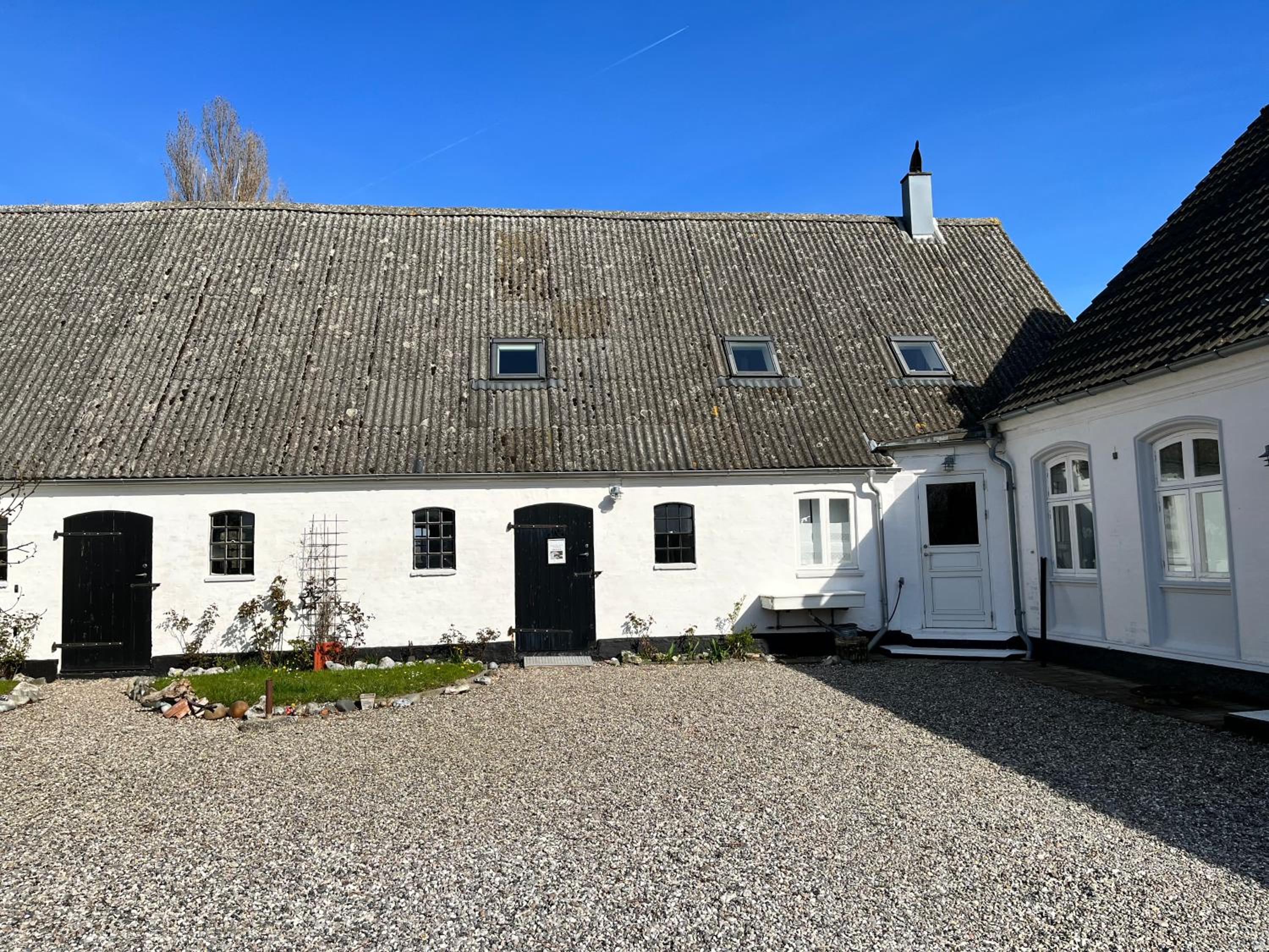 Apartment Ruhetgaard Bed & kitchen