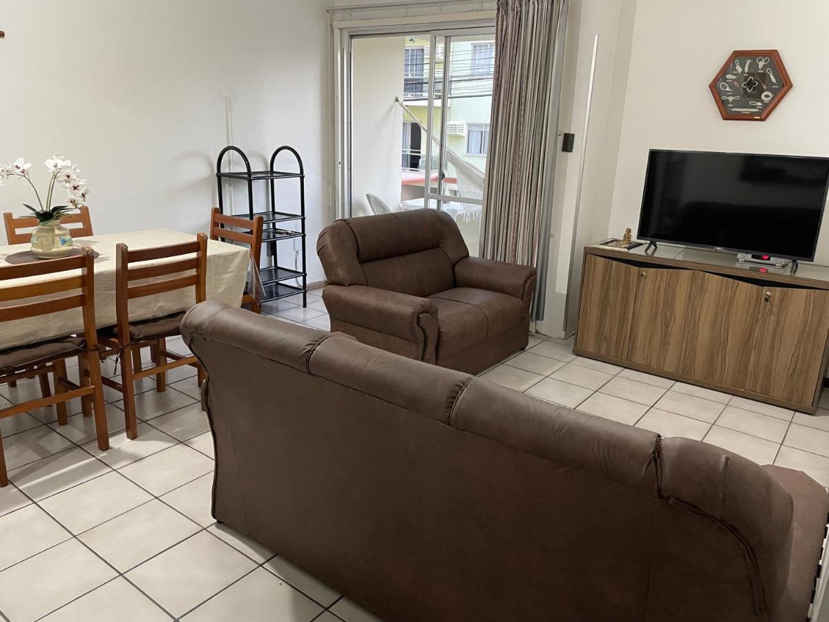 Lindo apartamento super completo em Meia Praia, 100 metros do mar e 10 quadras do centro view 3