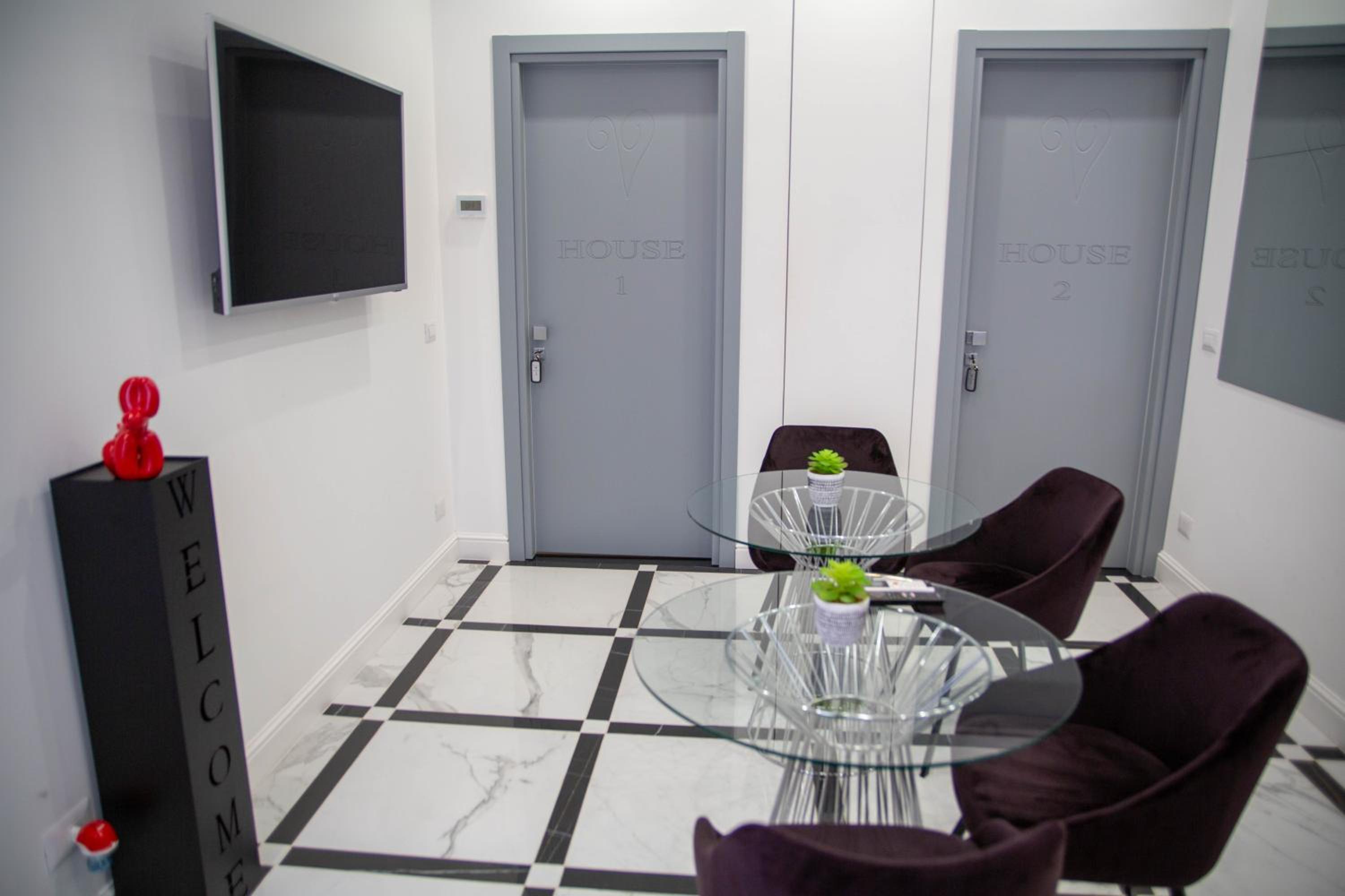 Hotel FlyHouse Fiumicino - Image 1