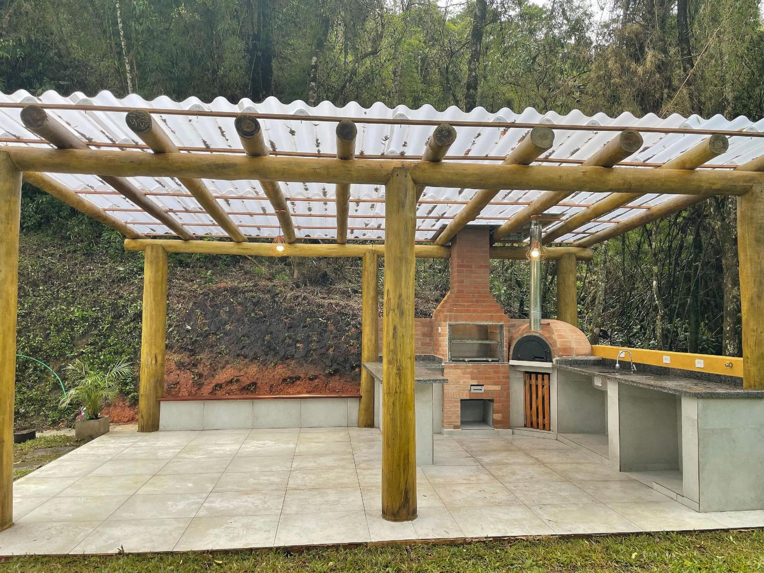 House with gourmet area near Amantikir Park