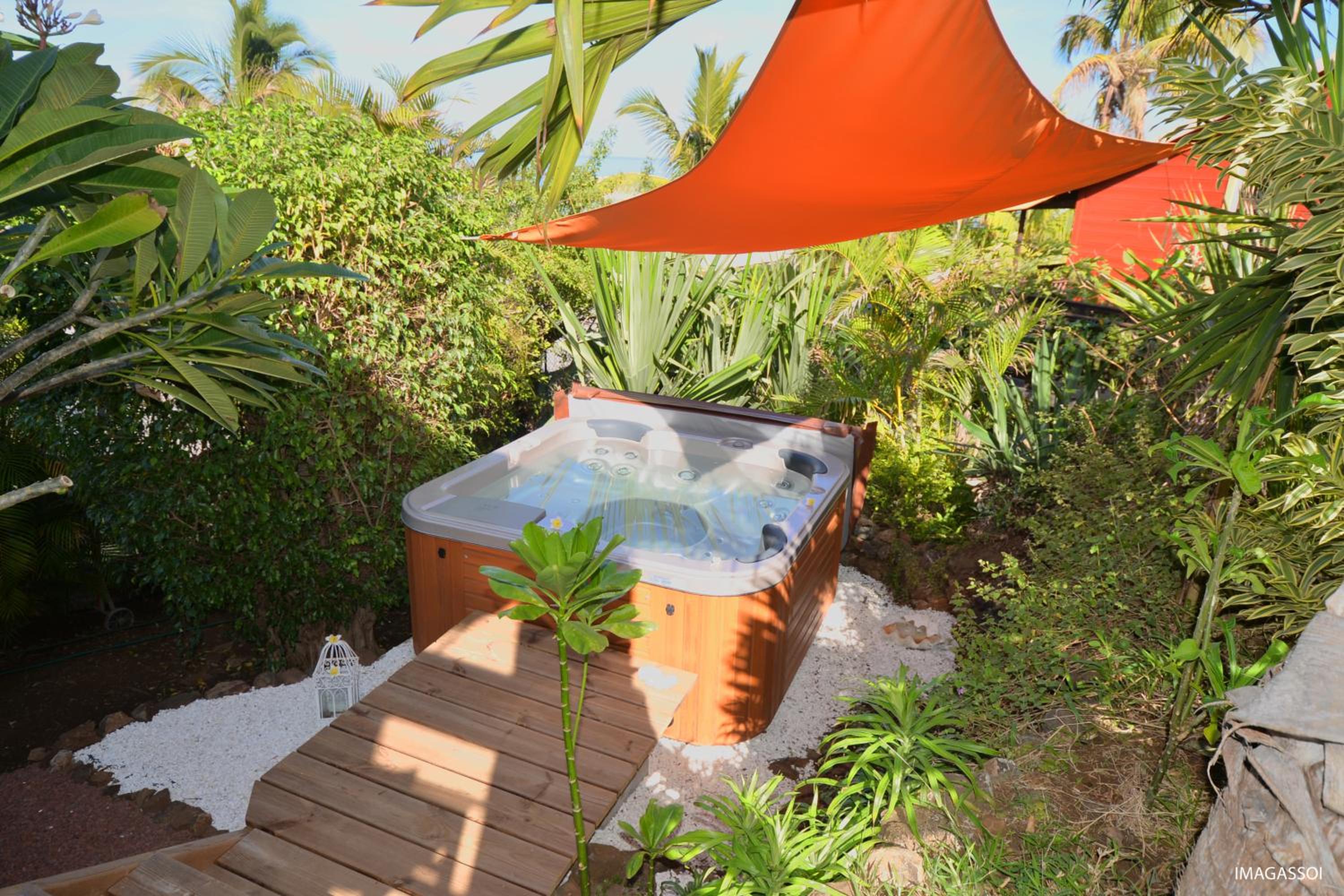 Poz Lagon - chambre d'hôtes - Bungalow pour 2 personnes - Jacuzzi privatif - petit déjeuner - Vue sur le lagon view 5