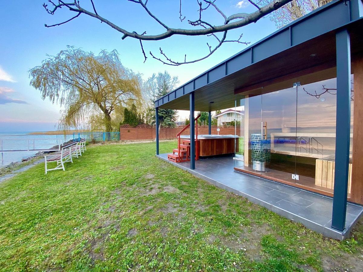 Villa My Lake view 2