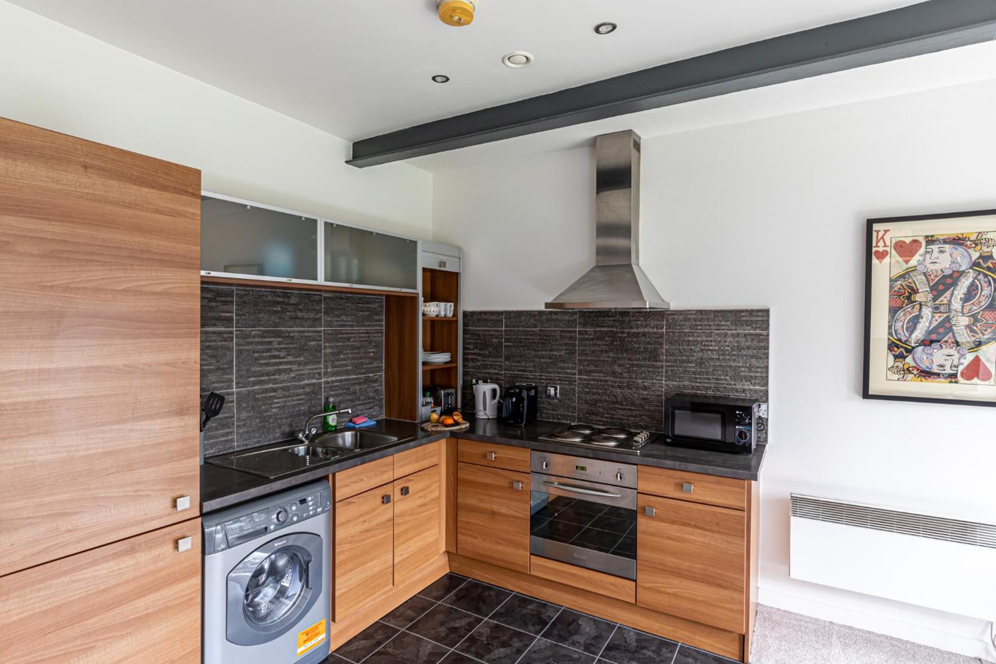 Warrington Vacations - Clock Towers, 2 Bed, Stockton Heath, Warrington, Parking - Property Image 8