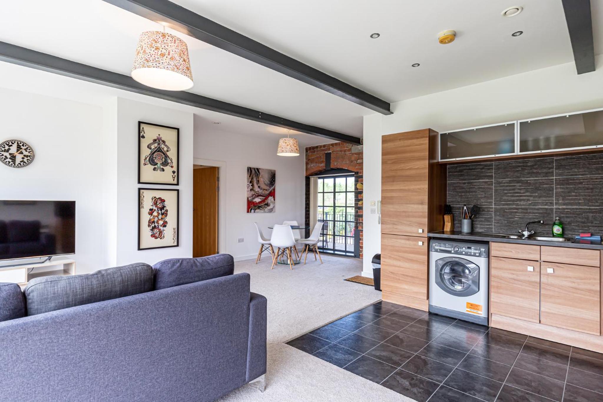 Warrington Vacations - Clock Towers, 2 Bed, Stockton Heath, Warrington, Parking - Property Image 1