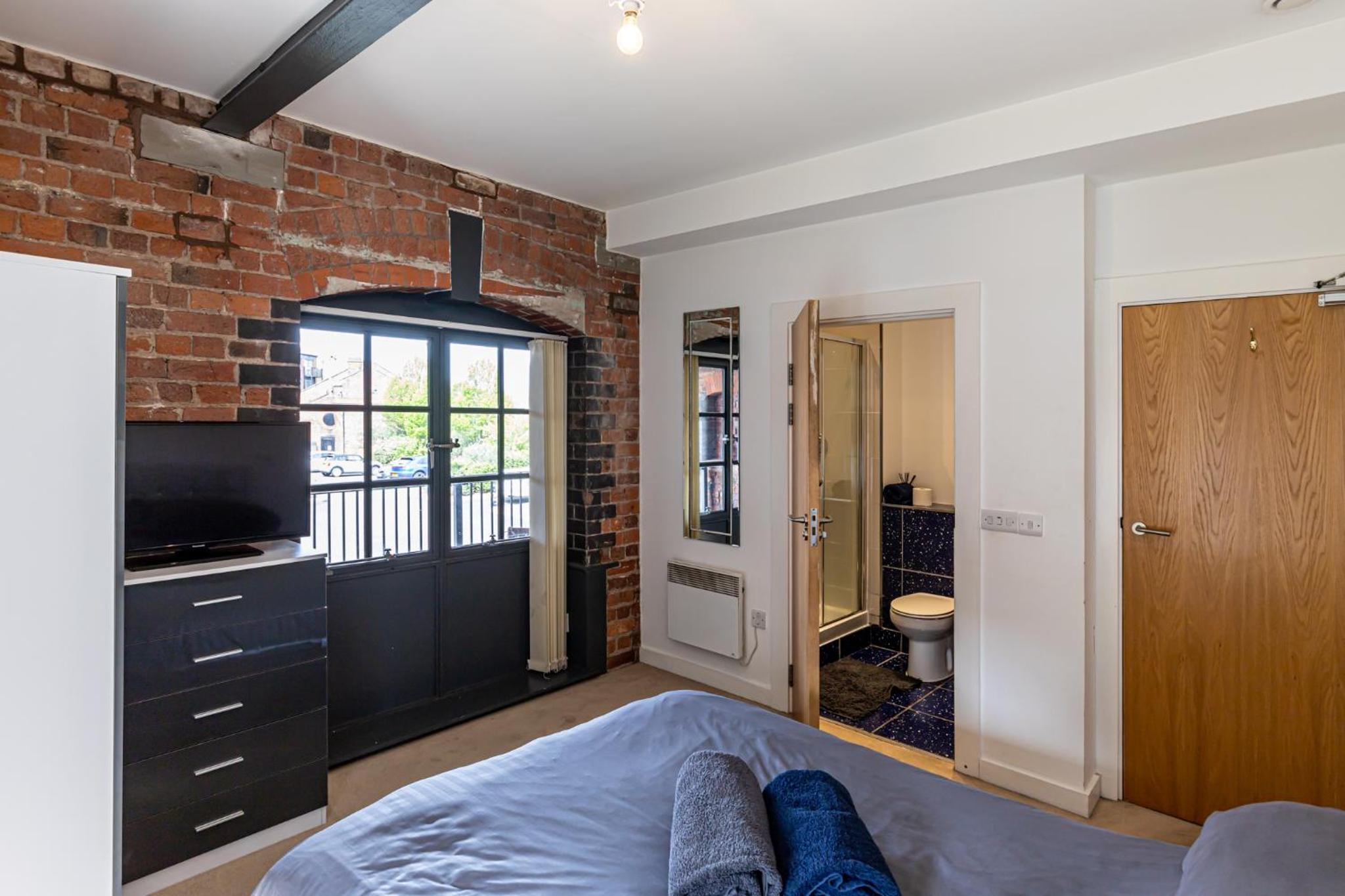 Warrington Vacations - Clock Towers, 2 Bed, Stockton Heath, Warrington, Parking - Property Image 29