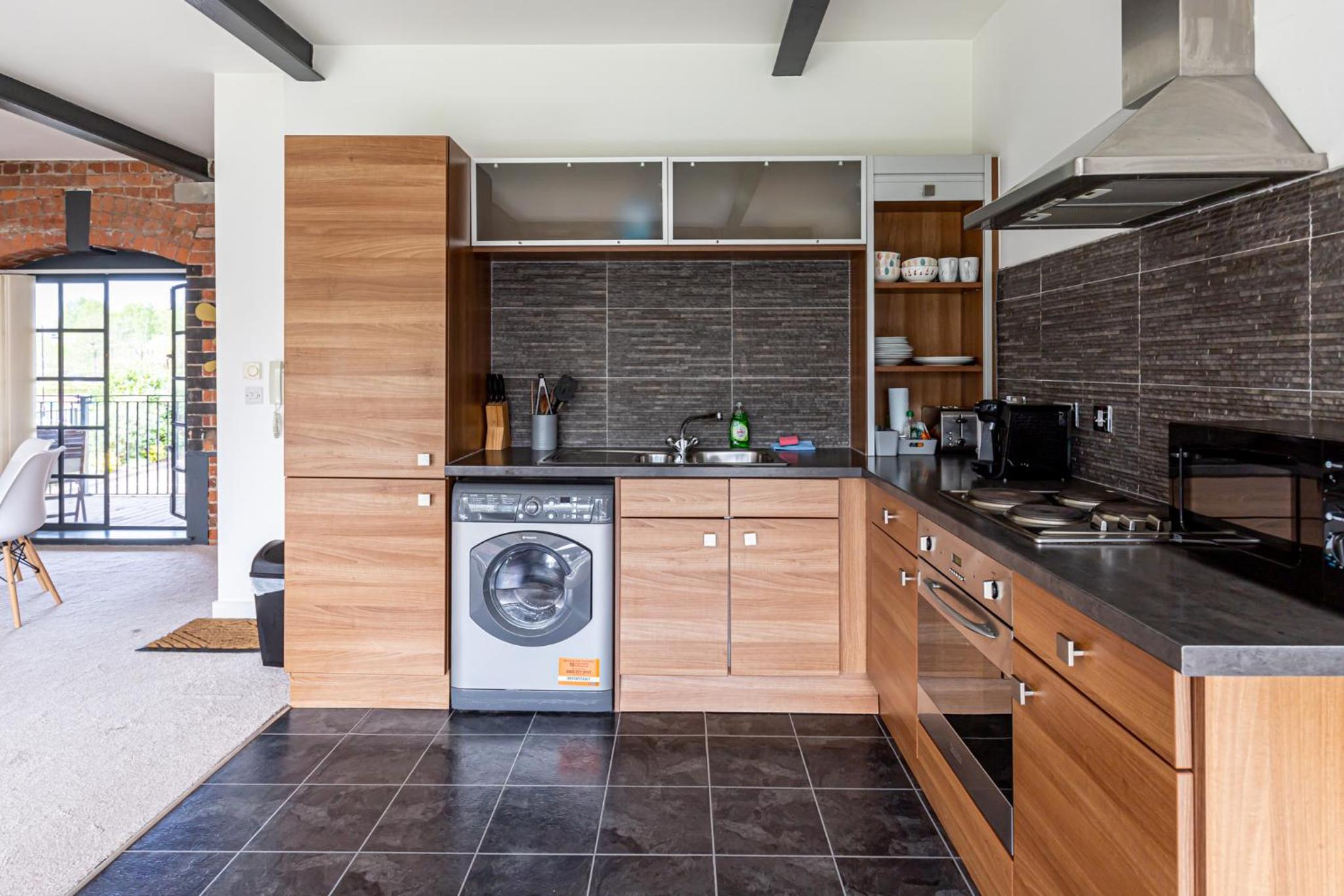 Warrington Vacations - Clock Towers, 2 Bed, Stockton Heath, Warrington, Parking - Property Image 32