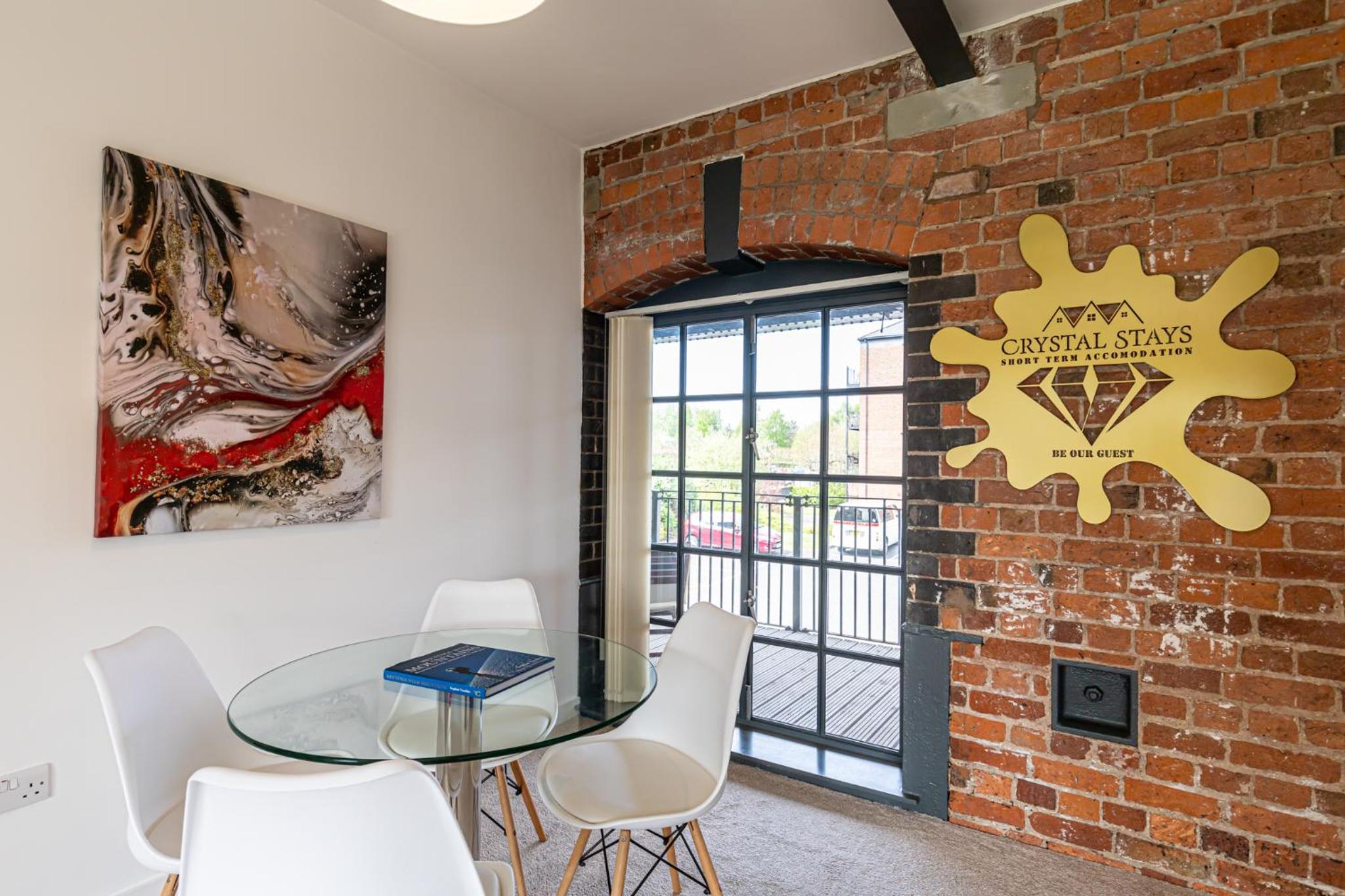 Warrington Vacations - Clock Towers, 2 Bed, Stockton Heath, Warrington, Parking - Property Image 4