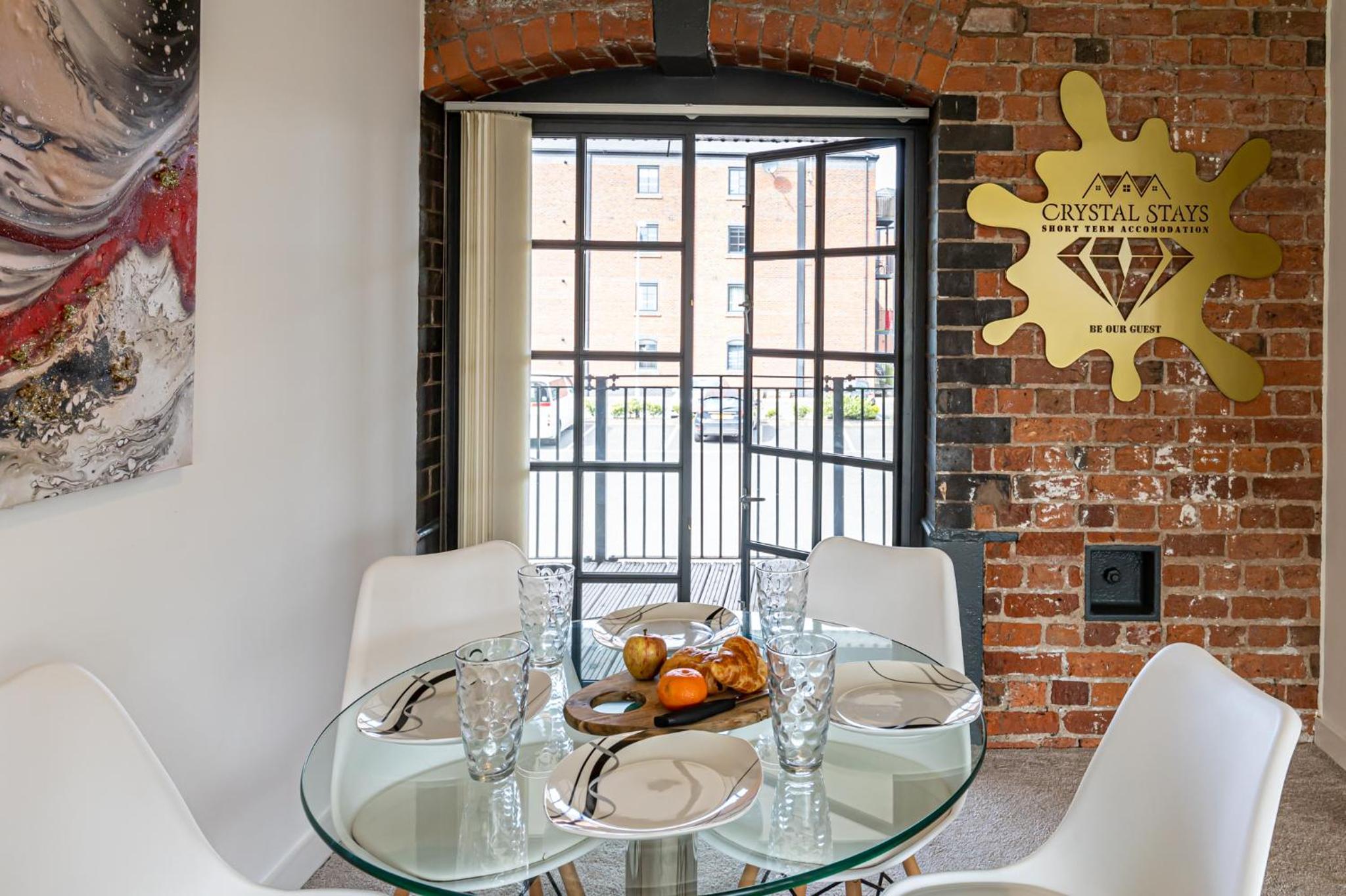 Warrington Vacations - Clock Towers, 2 Bed, Stockton Heath, Warrington, Parking - Property Image 5