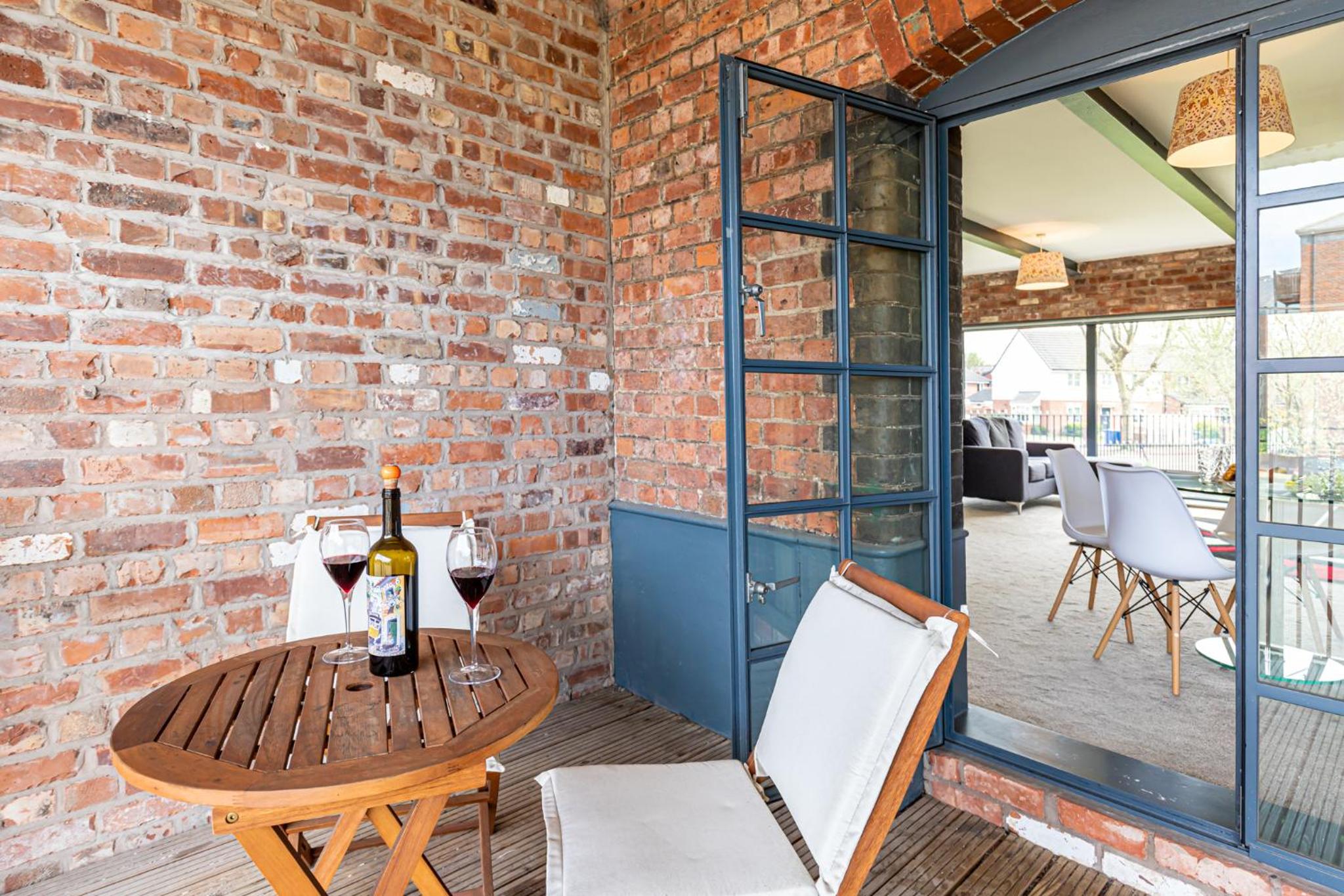 Warrington Vacations - Clock Towers, 2 Bed, Stockton Heath, Warrington, Parking - Property Image 13