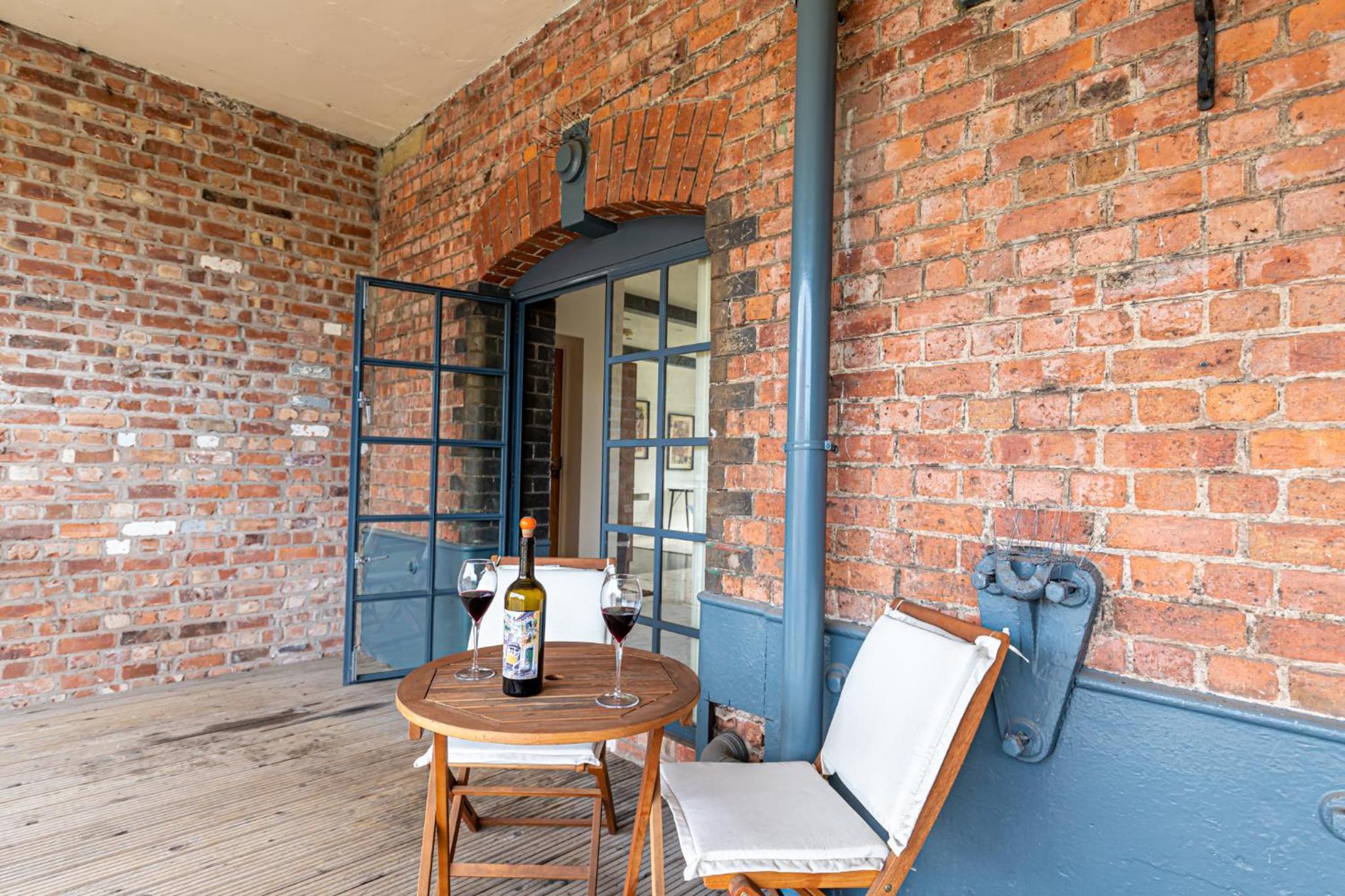 Warrington Vacations - Clock Towers, 2 Bed, Stockton Heath, Warrington, Parking - Property Image 15