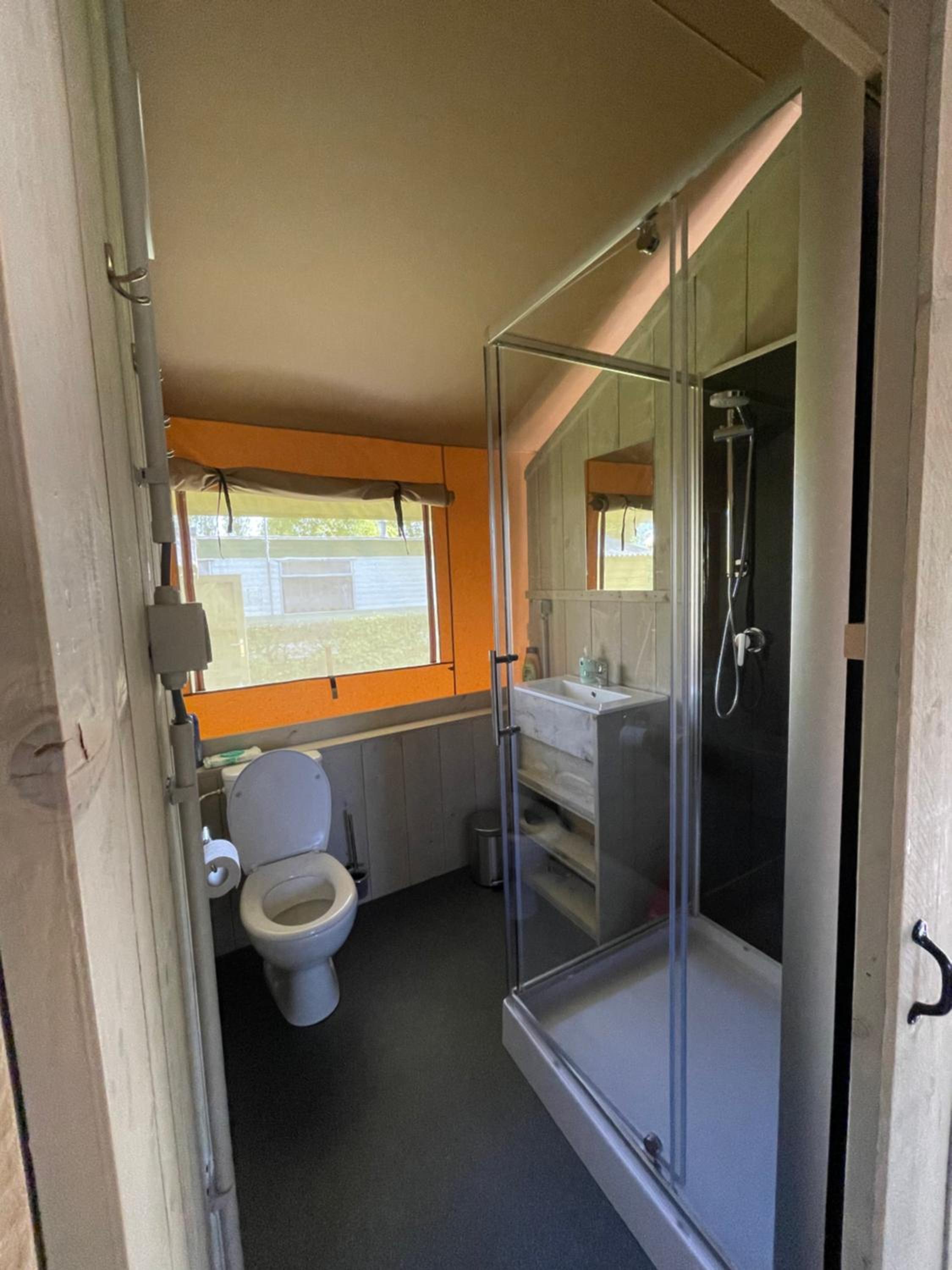 Glamour Glamping at little beach, fully heated view 5