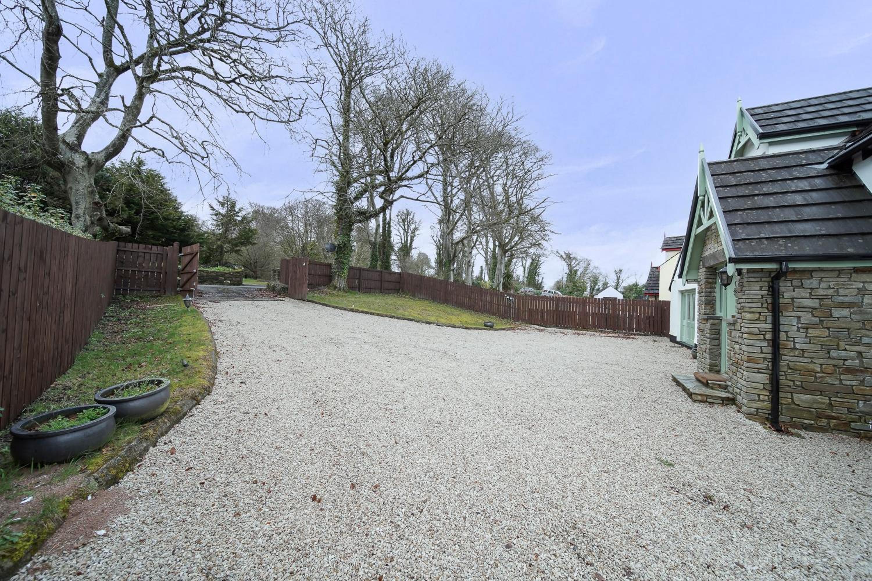 Spacious Coastal Accommodation with Games Room - Sleeps 10 view 2